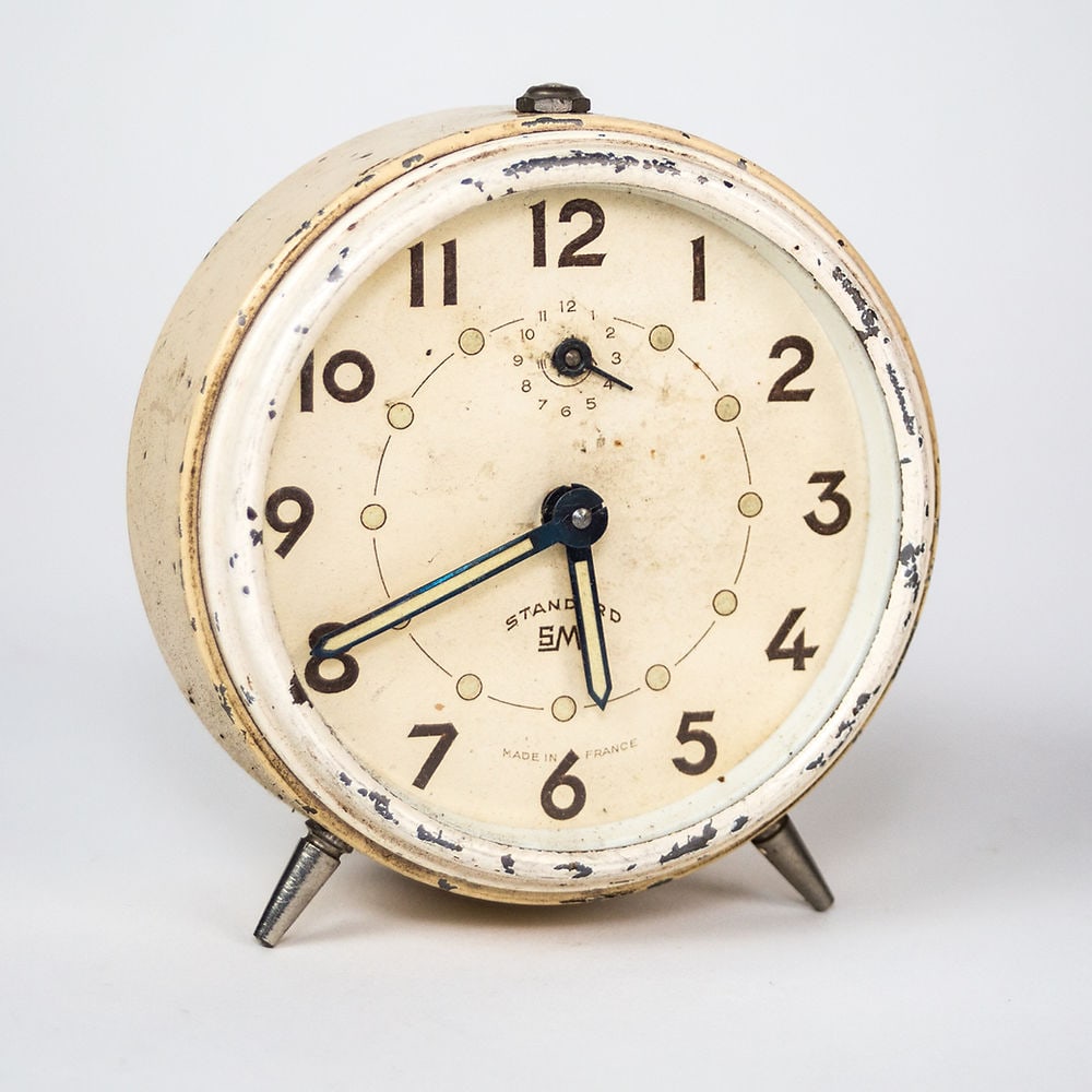French white Art Deco alarm Clock SMI France: French Art Deco white alarm clock , maker SMI France ,Société Méridionale d'Industrie, Marseille, France. T , not working condition , good for decorative purpose ot to refurbished with 