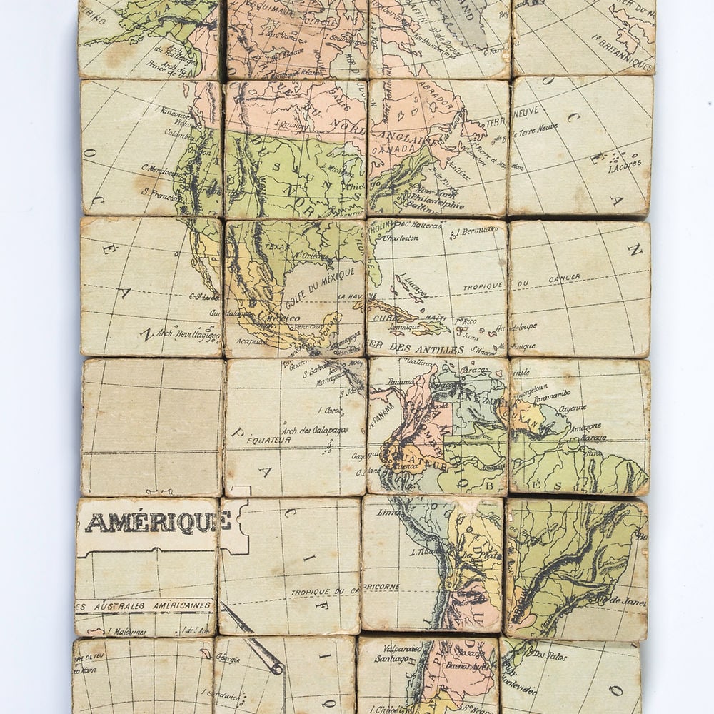Puzzle box with wood cubs with maps of the worlds atlas 1890 french - 2