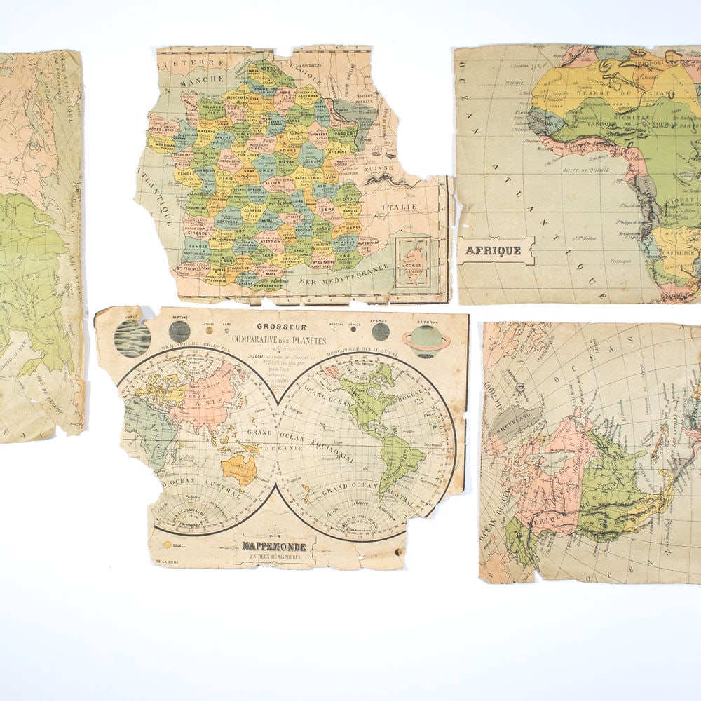 Puzzle box with wood cubs with maps of the worlds atlas 1890 french - 3