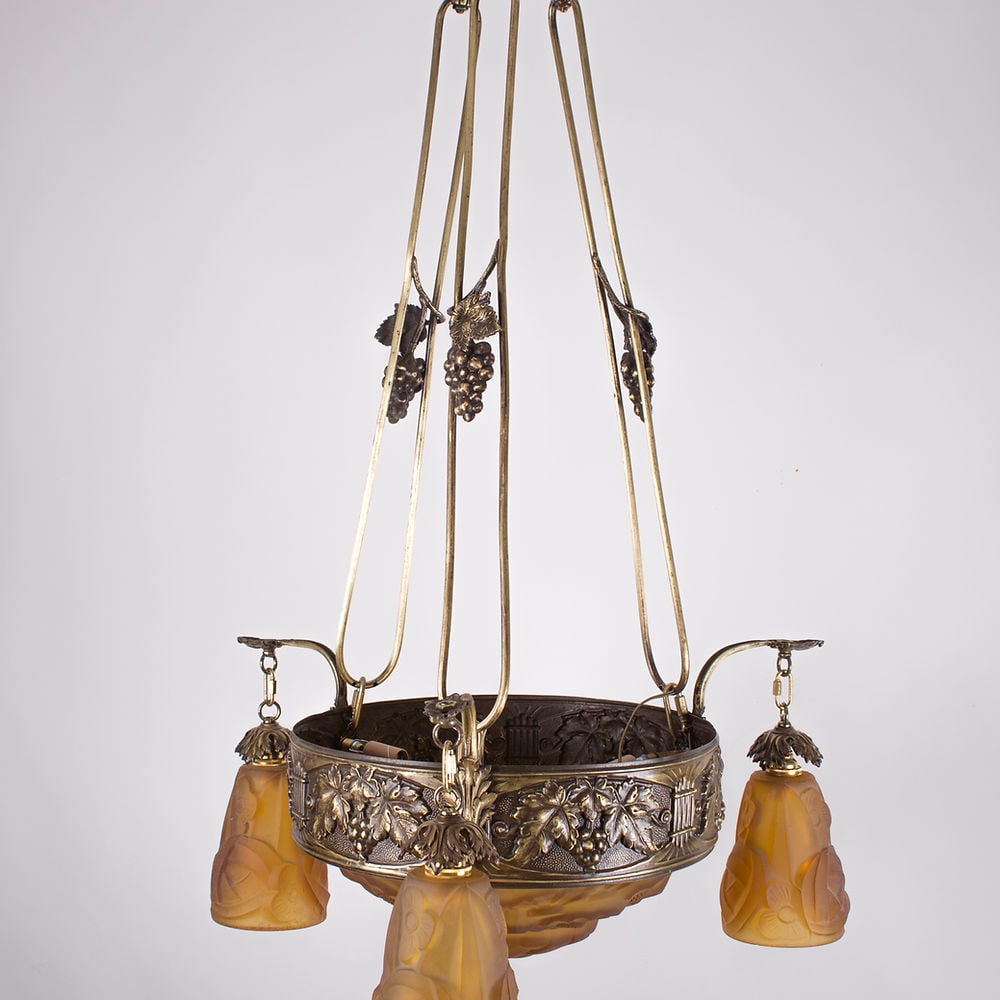 FRENCH Art-Deco Chandelier Degue David Guéron Amber: Made in France in the late 1920's early 1930's, this chandelier is Signed Degue, hand sanded and etched after being molded. Degué was the brainchild of the enigmatic David Guéron (1892 ̵