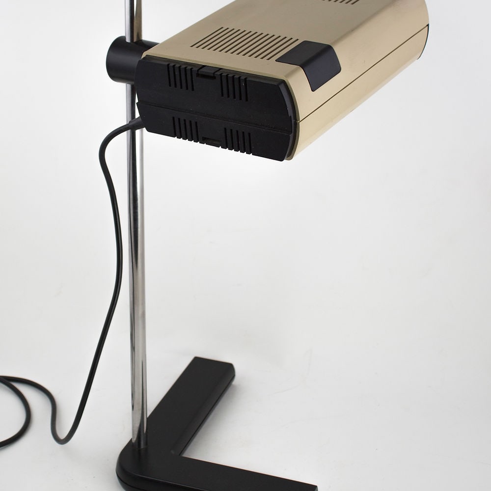 1970's FRENCH DESIGN - Talopp Vintage Office Desk Lamp: Designed by Jean-René Talopp in the early 1970's for the MANADE office accessories collection. Composed of eleven products, it was distributed by office furniture manufacturers, a network of whol