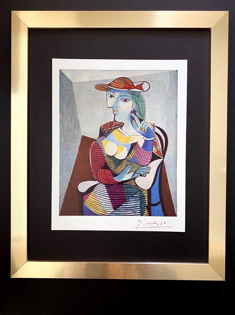 PABLO PICASSO + 1961 SIGNED SUPERB PRINT FROM LONDON FRAMED ART: This is a Beautiful and Scarce 1961 Print in Couche Paper after PABLO PICASSO " WOMAN IN AN ARMCHAIR " FACSIMILE SIGNED IN INK from The Folio Society Collection Printed in London Mounted in an Acid