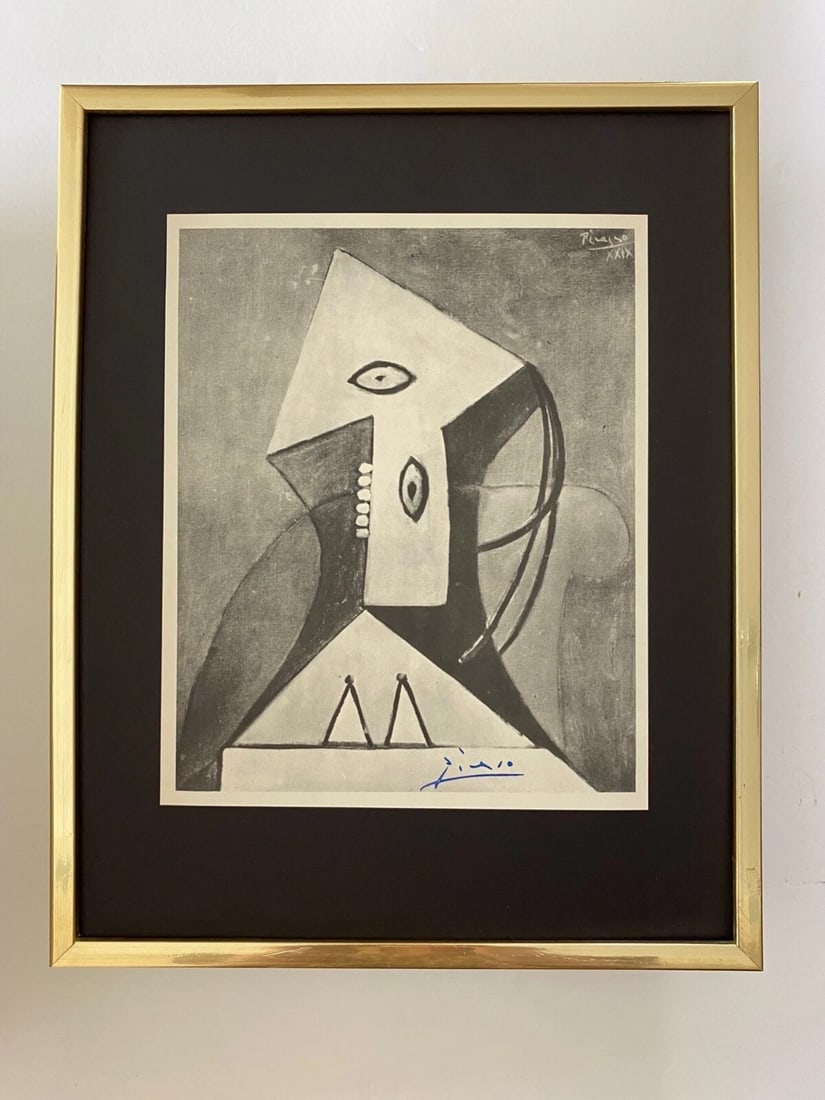 PABLO PICASSO | Vintage 1940 Signed Print | Ltd. Ed | Framed: Up for Auction this Beautiful and Scarce Vintage 1940 Lithographic Print After PABLO PICASSO Facsimile Signed in Ink Art Print is about 8 X 10 in. This piece is mounted on a 11 x 14 in. black acid
