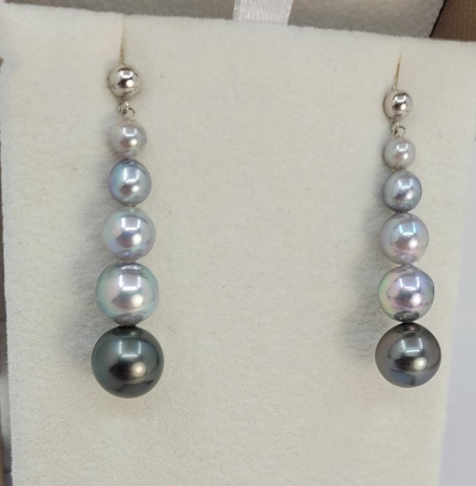 Earrings - 18 kt. White gold - 4x9mm Akoya Pearls: Title: Earrings - 18 kt. White gold - 4x9mm Akoya Pearls Description: An unique necklace containing 2 top quality silvery and white Akoya pearls. Produced in the warm oceans of Japan, the pearls were