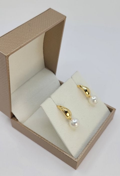 Earrings - 18 kt. Yellow gold - 7.5x8mm Akoya Pearls - 11