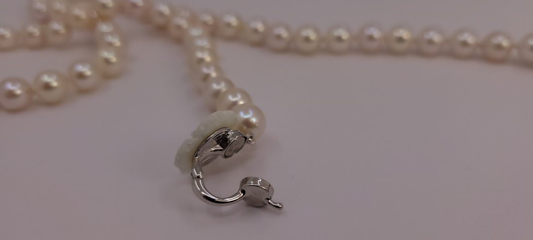 Necklace 8x8.5mm Bright Akoya pearls, Silver - 8