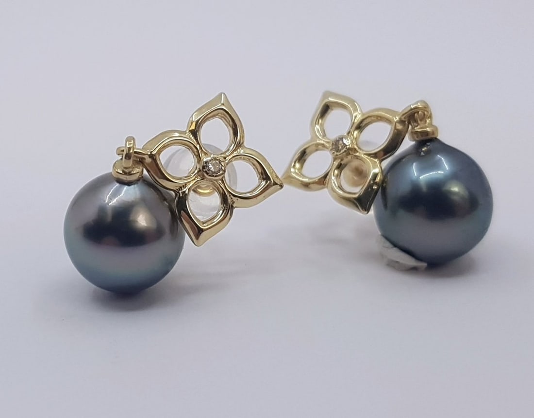 9mm Tahitian Pearl Drops - 0.02Ct - 14 kt. Gold - Earrings: Title: 9mm Tahitian Pearl Drops - 0.02Ct - 14 kt. Gold - Earrings Description: Emerging from the tropical lagoons of French Polynesia, this pearl has been selected for its natural remarkable peacock g