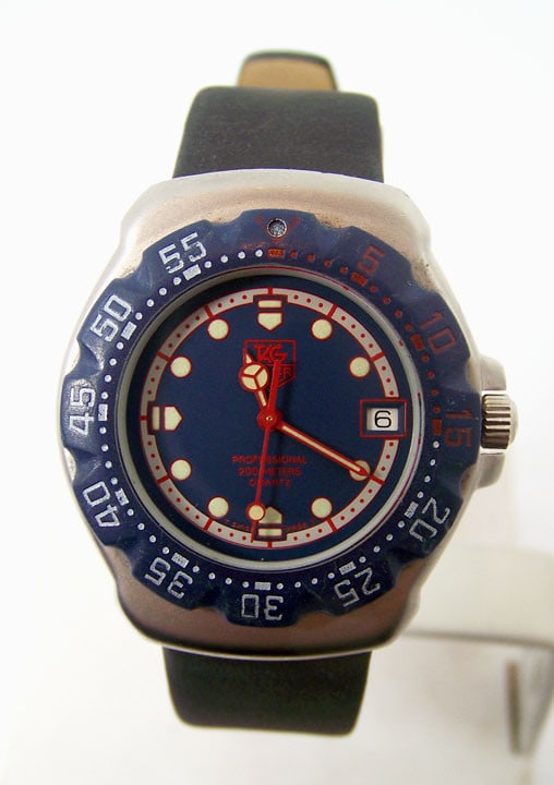 Ladies S/Steel TAG HEUER PROFESSIONAL 200 Watch 370.513 * Good Condition: Vintage Ladies S/Steel TAG HEUER PROFESSIONAL 200 Watch 370.513 * Good Condition? This ladies Tag Heuer watch is Swiss made. Great present for yourself or someone you love! * Stainless steel case in m