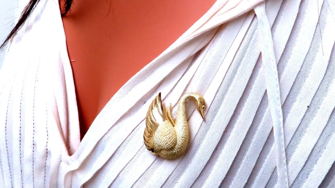 Flaming Gold Swan 18kt 3D Still life pin 12561 - 7