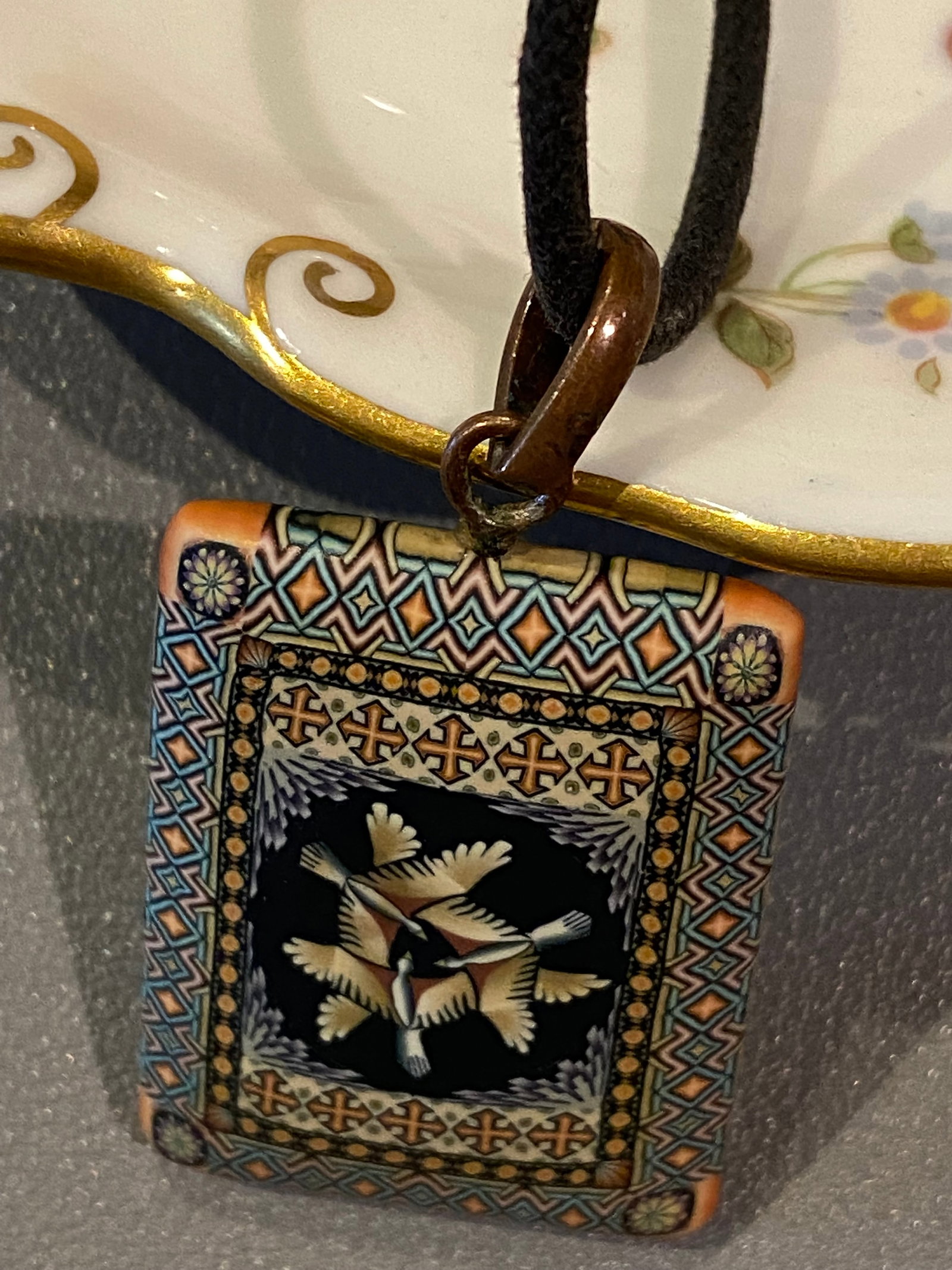 Vintage Amulet Pendant Necklace detailed with doves - 5