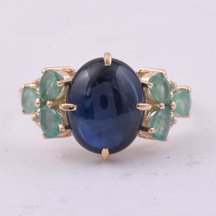 5.82 Ct Oval Sapphire 9K Gold Ring: 5.82 Total Carat Sapphire 9K Gold Ring Specifications: Total Weight 3.03 g Center Gemstone Sapphire Gemstone Carat Weight 4.83 Carats Gemstone Measurements 11.80X8.80X5 mm Additional Gemstones Emerald
