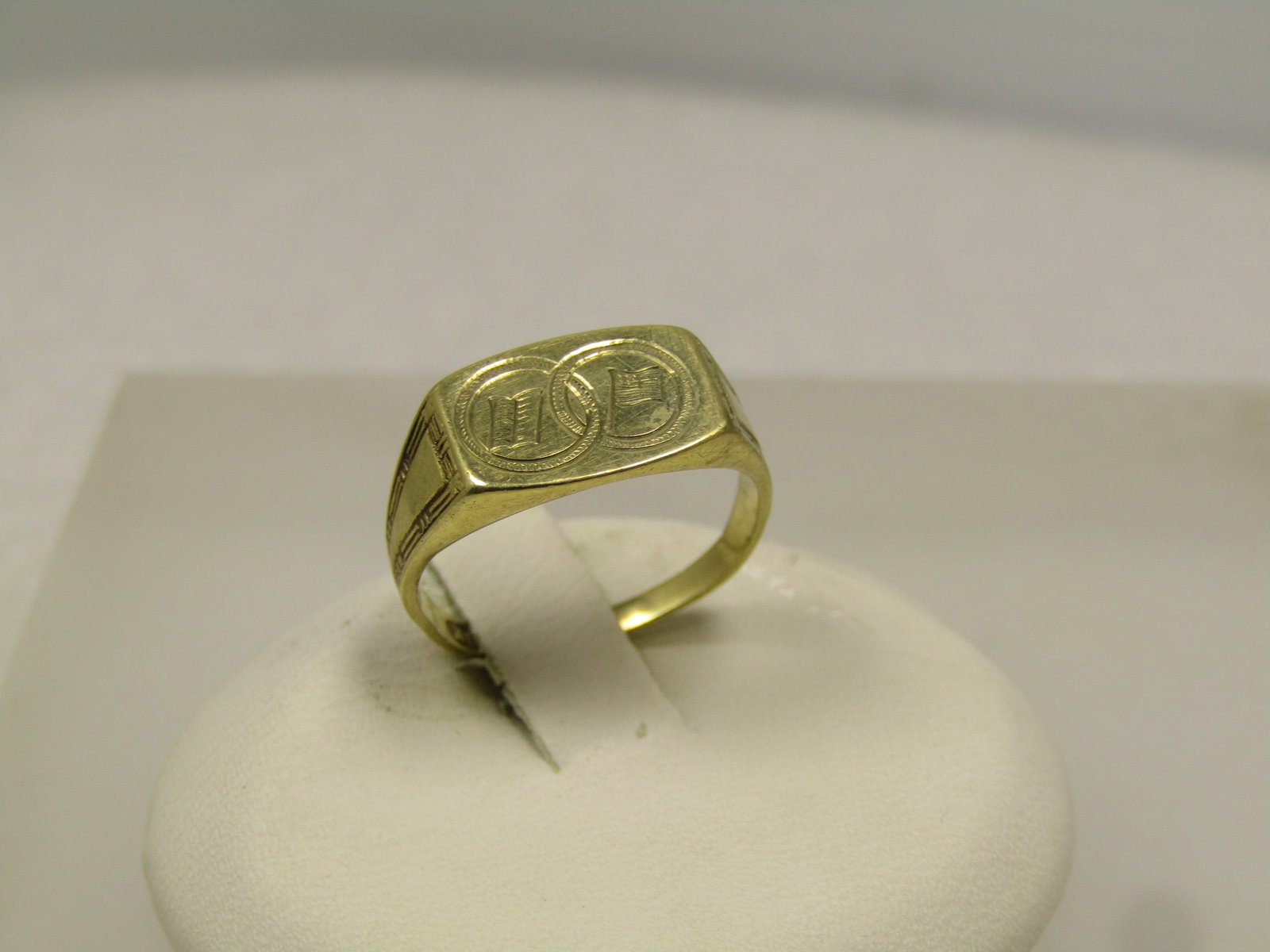 Antique10kt Signet Ring, Open Book/Flag Image in Circles, Sz. 4.5, Signed A*, Early 1900's: Title:Antique10kt Signet Ring, Open Book/Flag Image in Circles, Sz. 4.5, Signed A*, Early 1900's Description:Vintage 10kt Signet Ring, Open Book/Flag Image in Circles, Sz. 4.5, Signed A*, Early
