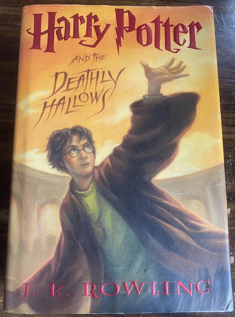 Harry Potter and the Deathly Hallows J.K. Rowling 1st/1st 2007 RARE Page Error: “Harry Potter and the Deathly Hallows" by J.K. Rowling, Illustrated by Mary GrandPre. Hardcover with dust jacket. Stated first edition. First edition/ first printing. Printed in 2007, Scholastic
