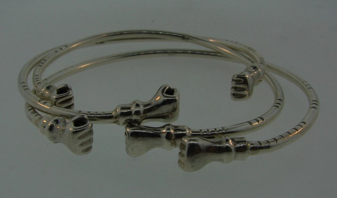 WOW Berlin Trio of Sterling Silver Bangles With A Hand Motif: Title: WOW Berlin Trio of Sterling Silver Bangles With A Hand Motif Description: DK Berlin Sterling Silver Trio of Bangles · Wonderful bangles that is a necessity in your collection. · The