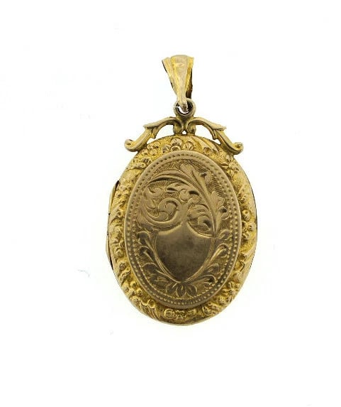 C.1900 VICTORIAN 9KT YELLOW GOLD LOCKET STAMPED BACK&FRONT FOR 2 PICTURES: Title: C.1900 VICTORIAN 9KT YELLOW GOLD LOCKET STAMPED BACK&FRONT FOR 2 PICTURES Description: N-UOO VICTORIAN C.1900 LOCKET FOR 2 PICTURES 9KT YELLOW GOLD LOCKET 1 3/16'' X 7/8'' WEIGHT 3.5 G bend in