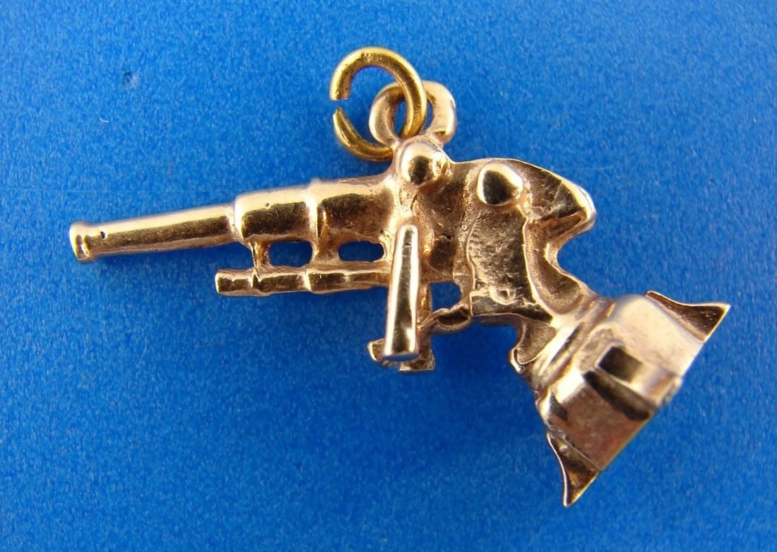 CUTE 10k Rose Gold Gun Charm Pendant: Title: CUTE 10k Rose Gold Gun Charm Pendant Description: JK - JJ0 CUTE 10k Rose Gold Gun Charm Pendant Weight is 2.5 grams The pendant charm made of 10k Rose Gold Measurements – Length