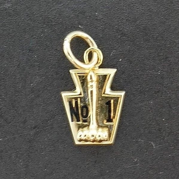 14k Yellow Gold Number One Charm: Title: 14k Yellow Gold Number One Charm Description: NS J00 Vintage 14k yellow gold Number One collectible charm Measurements: 1/2" H x 3/8" W Weight is 0.8 grams In excellent condition; wear consiste