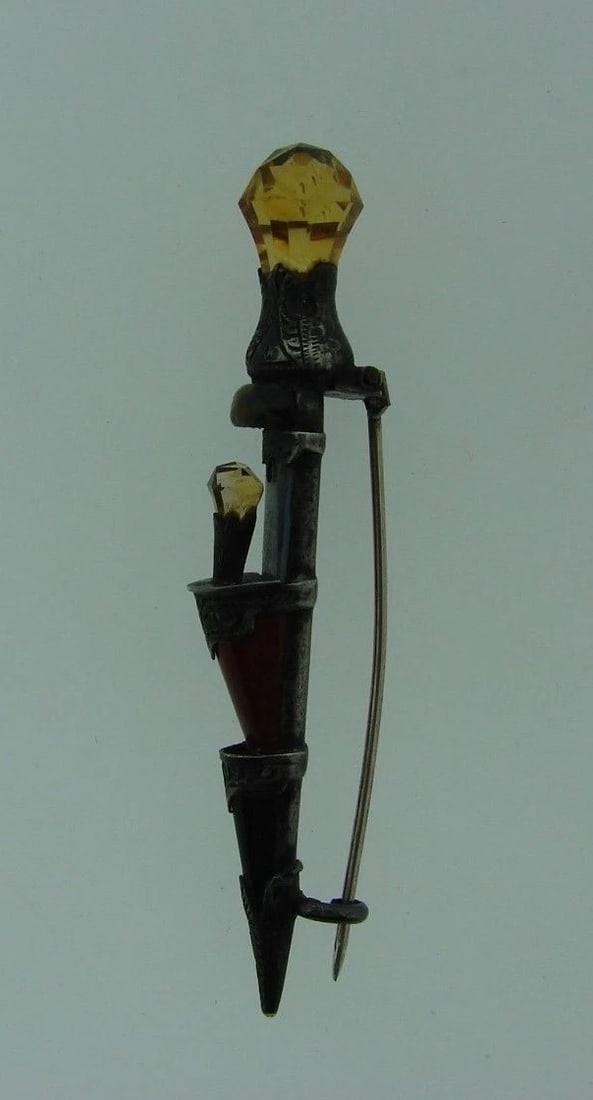 WOW Scottish Silver, Citrine, Carnelian & Bloodstone Brooch Circa 1900s - 2