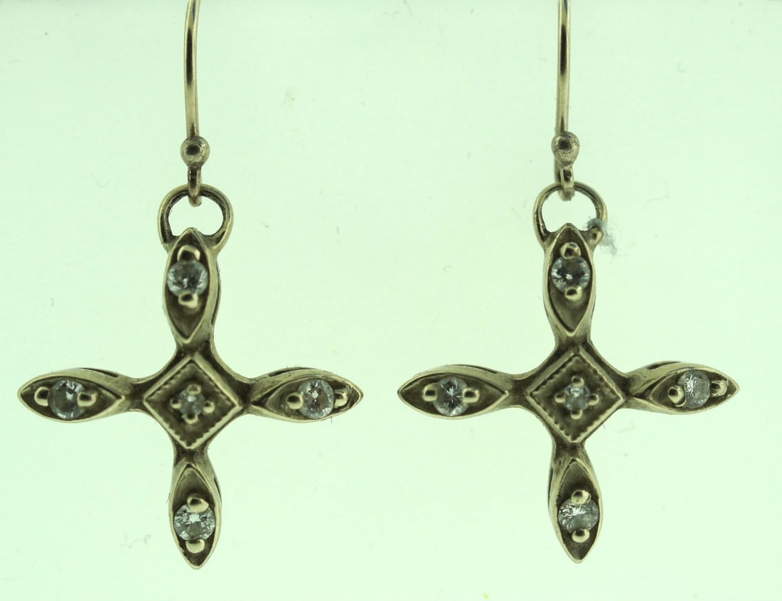 LOVELY C. 1990 WHITE GOLD DIAMOND CROSS EARRINGS ON WIRE 0.20 CTS: Title: LOVELY C. 1990 WHITE GOLD DIAMOND CROSS EARRINGS ON WIRE 0.20 CTS Description: N-T00 C. 1990 WHITE GOLD DIAMOND EARRINGS CROSS ON WIRE These wonderful earrings are unsigned and are circa 1990.