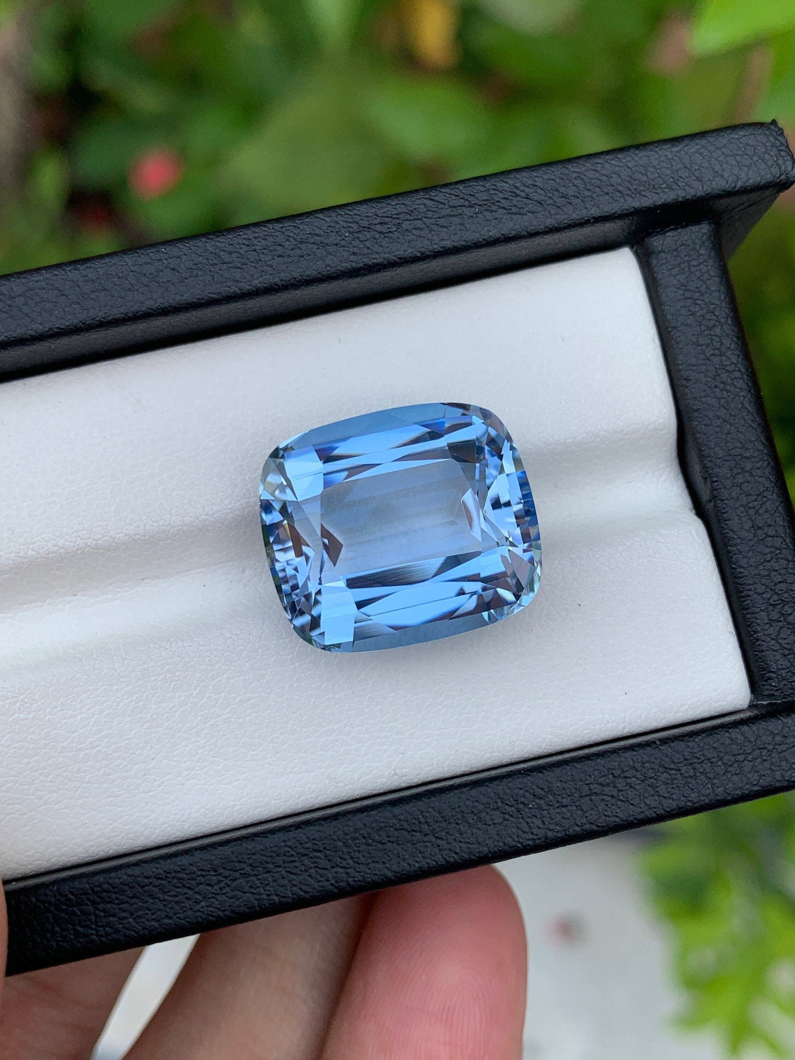 Ocean Blue Aquamarine Gemstone: 20.88 Carat Faceted Cushion Cut: Highlights Supplies for making crafts Materials: Gemstone: Aquamarine Carat weight: 20.88 Dive into the mesmerising depths of Ocean Blue Aquamarine Beryl, a genuine gemstone straight from Brazil. This