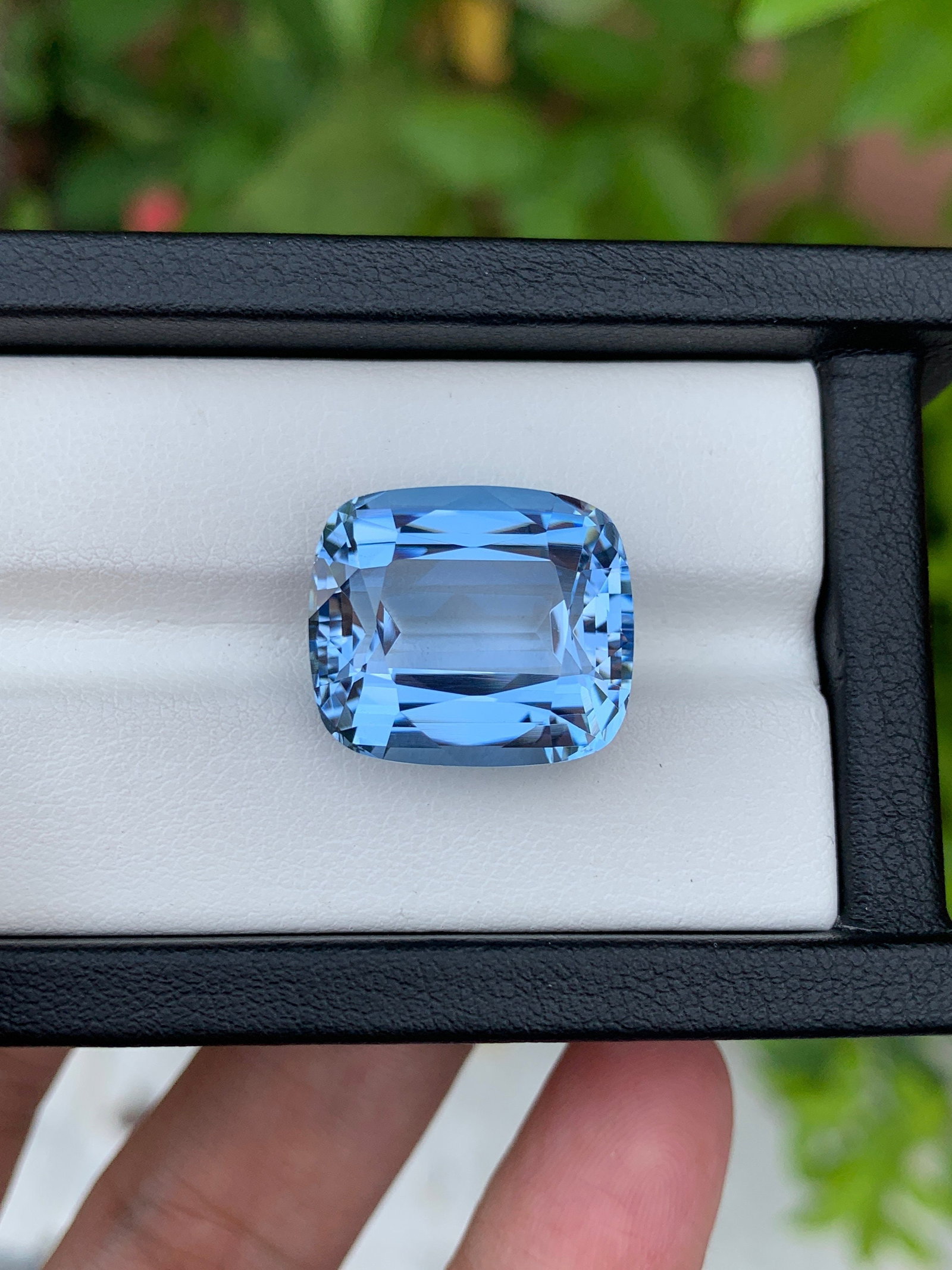 Ocean Blue Aquamarine Gemstone: 20.88 Carat Faceted Cushion Cut - 2