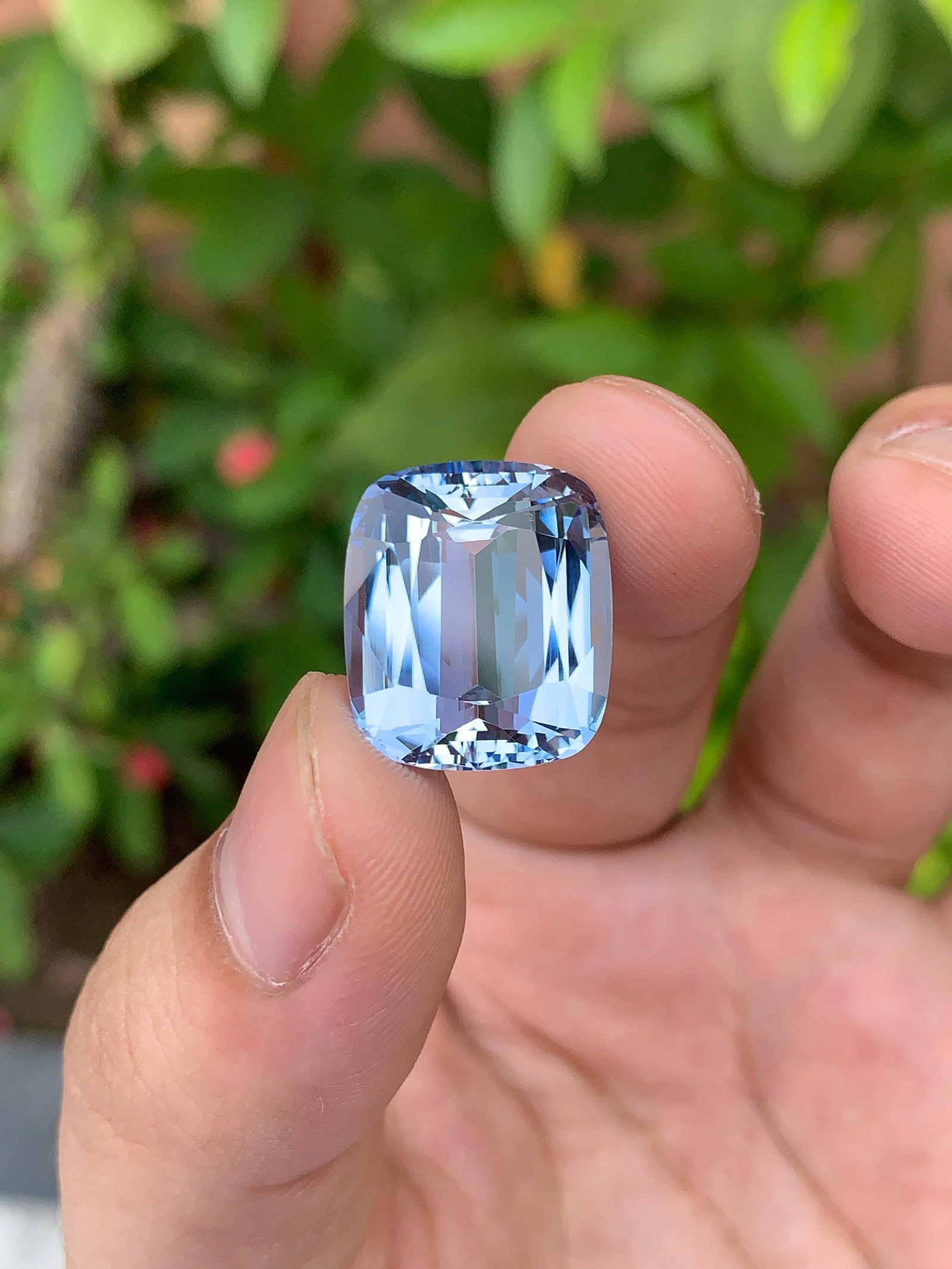 Ocean Blue Aquamarine Gemstone: 20.88 Carat Faceted Cushion Cut - 4