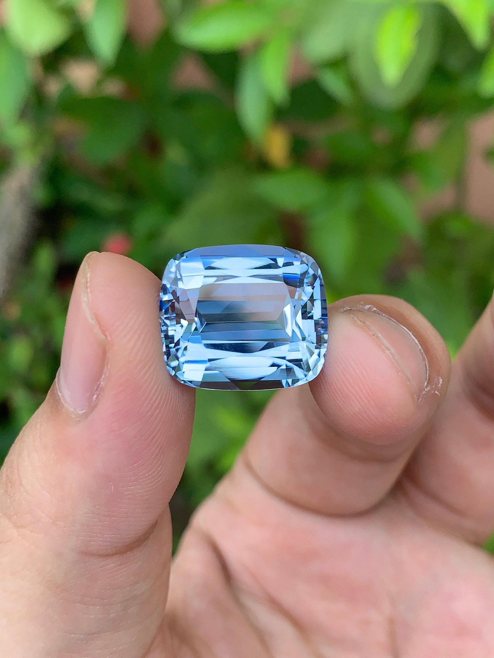 Ocean Blue Aquamarine Gemstone: 20.88 Carat Faceted Cushion Cut - 5