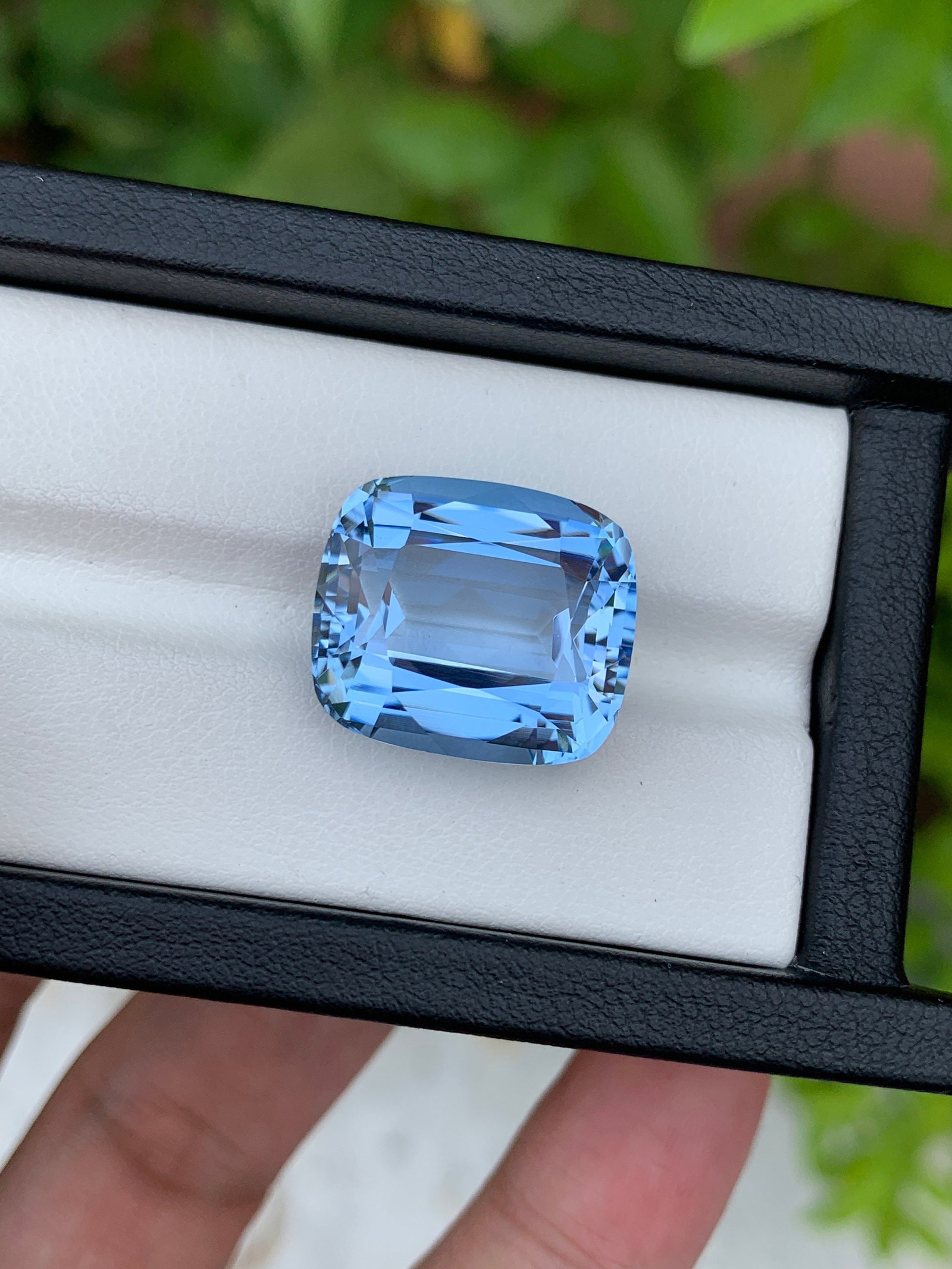 Ocean Blue Aquamarine Gemstone: 20.88 Carat Faceted Cushion Cut - 7