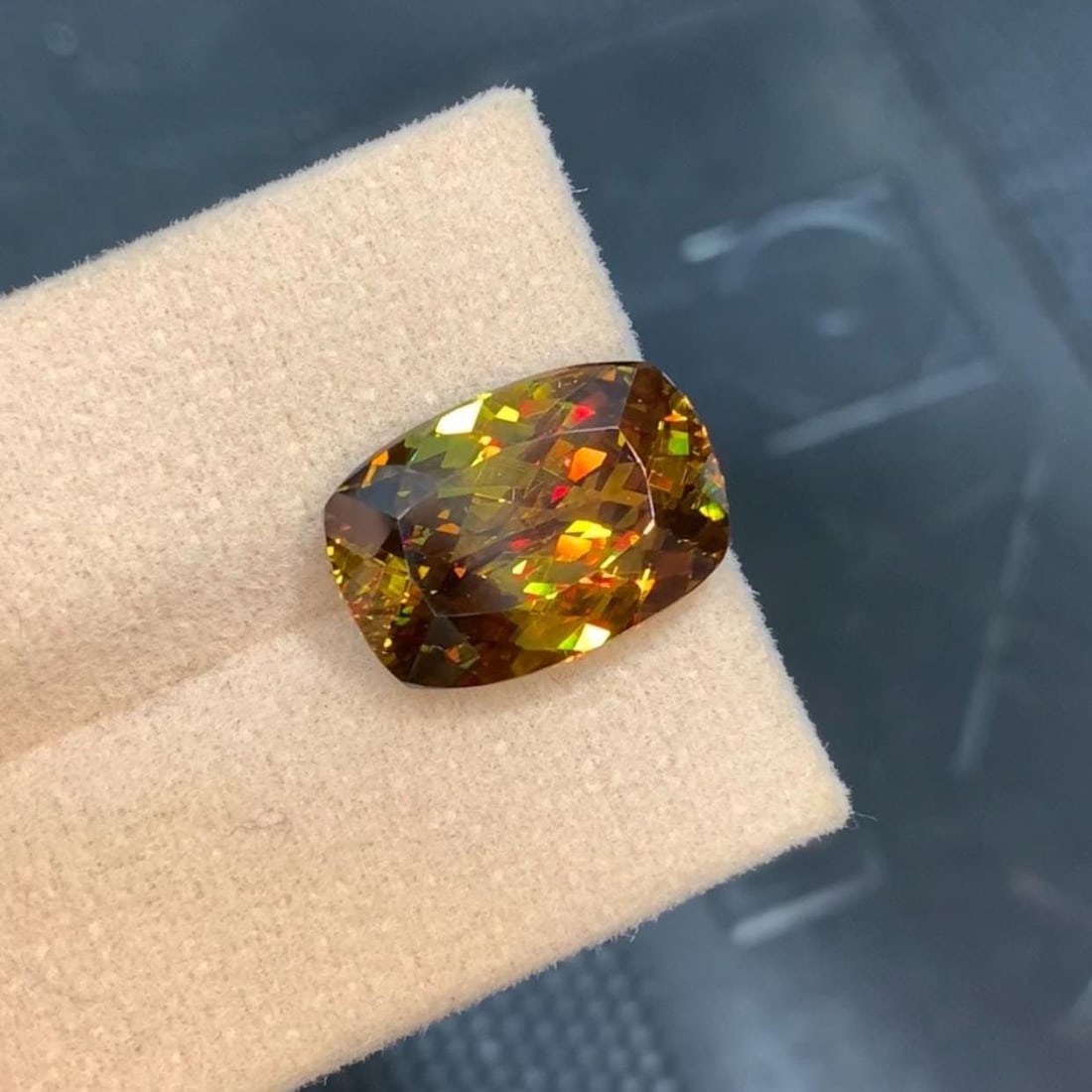 9.06 CT Cushion Cut Sphene Gemstone: Yellow & Green Titanite - 3