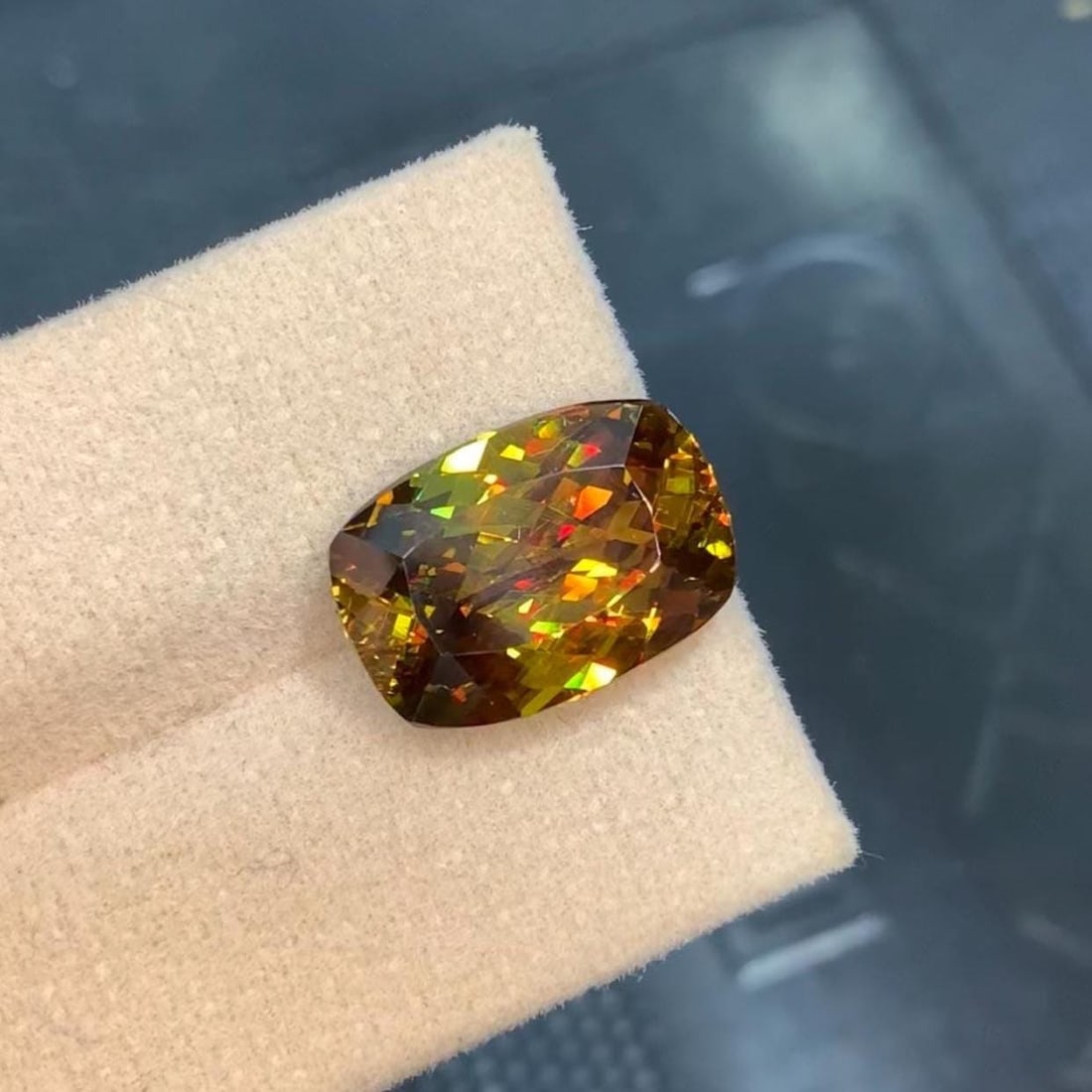 9.06 CT Cushion Cut Sphene Gemstone: Yellow & Green Titanite - 6