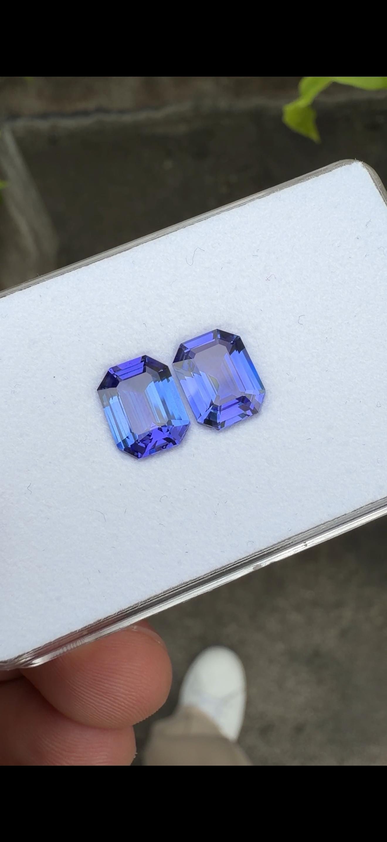 Blue Tanzanite Gemstone Pair, Emerald Cut , 4.82 CT: Highlights Supplies for making crafts Materials: Gemstone: Tanzanite Carat weight: 4.82 Tanzanite is strongly pleochroic and as the stone is rotated you can see blue, reddish purple, and bluish green