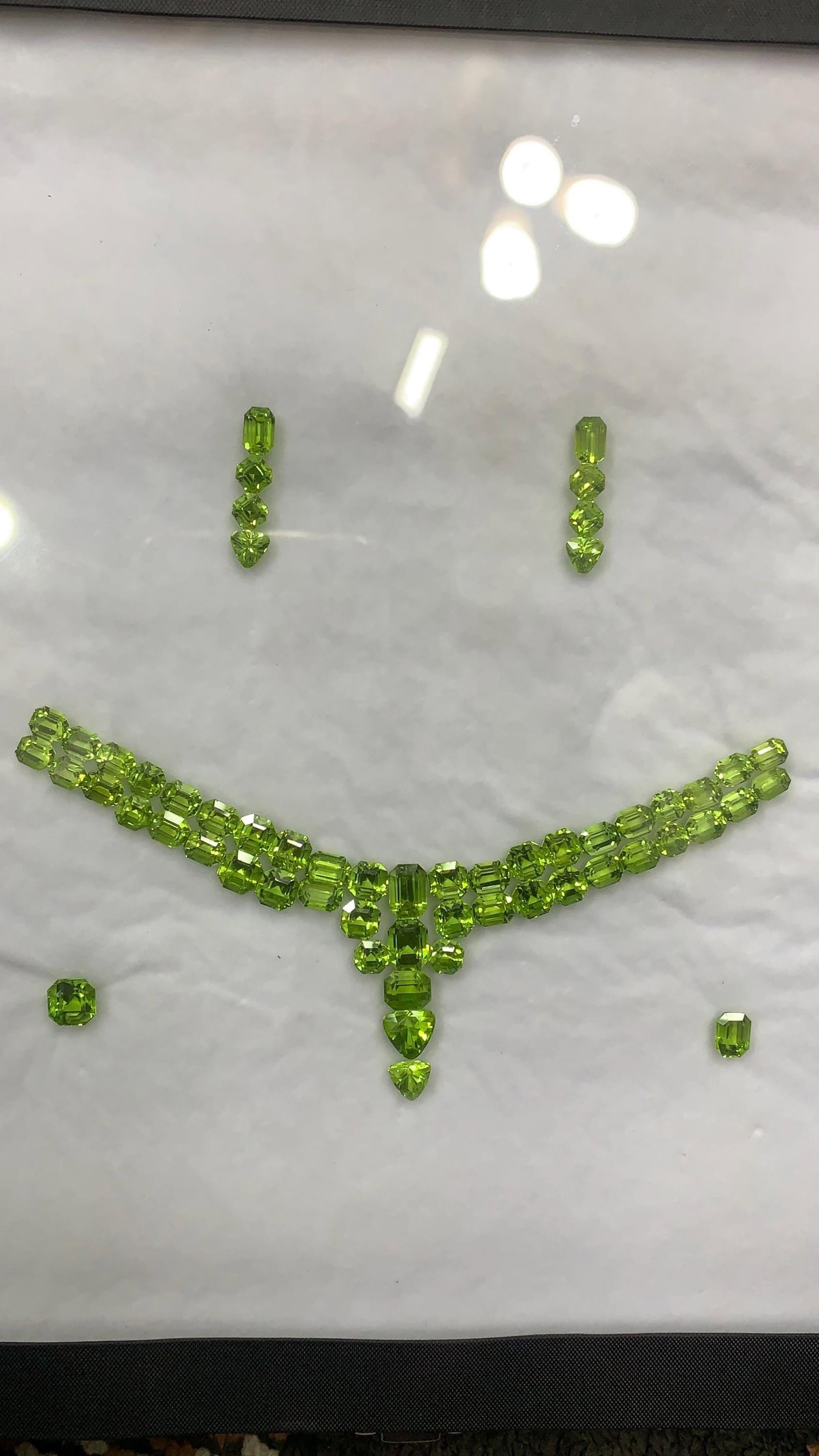 85 Carat Apple Green Peridot Jewelry Layout, Loose Gemstones - 4