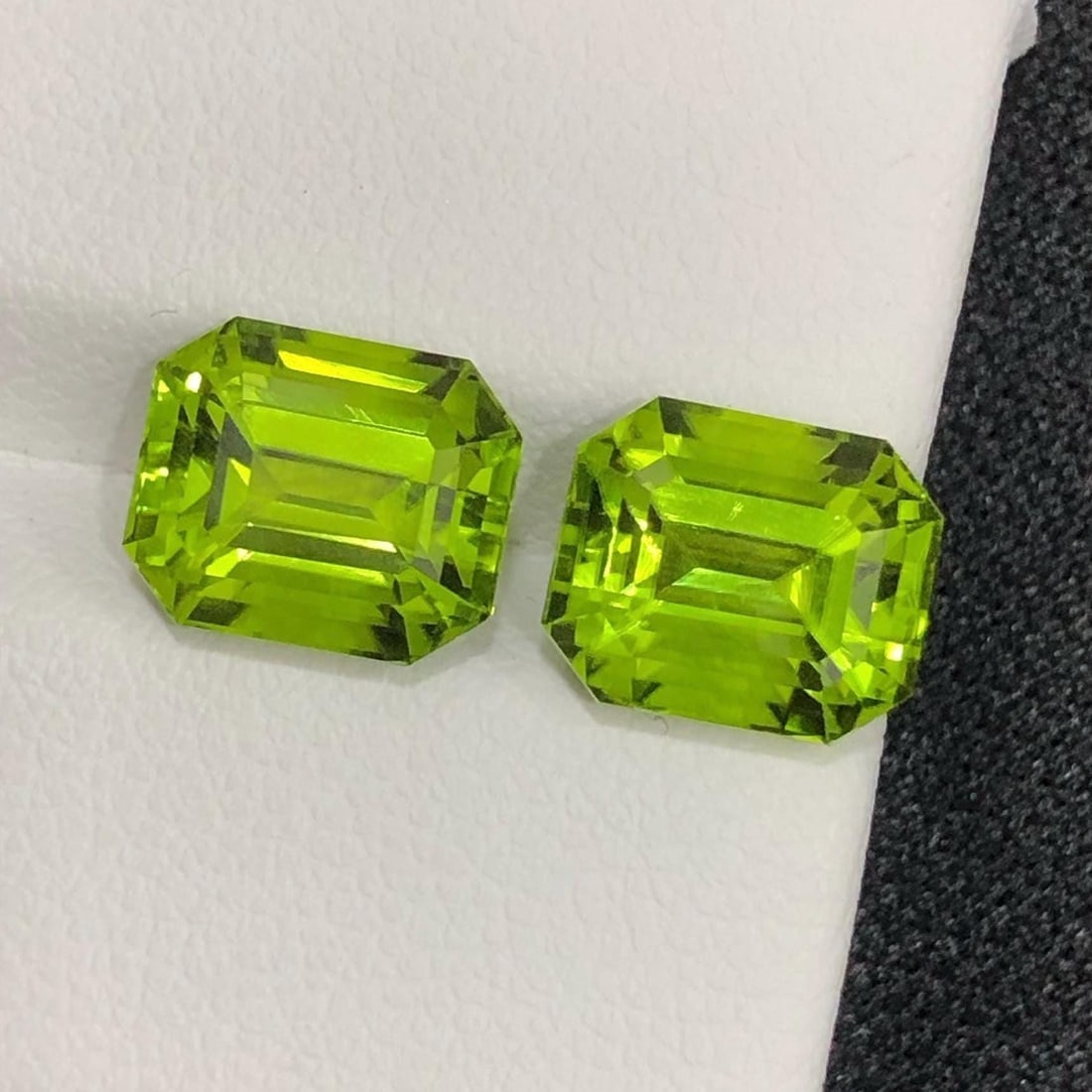 Apple Green Peridot Gemstone Set: Emerald Cut, Sapat Valley , 7.85 CT - 3