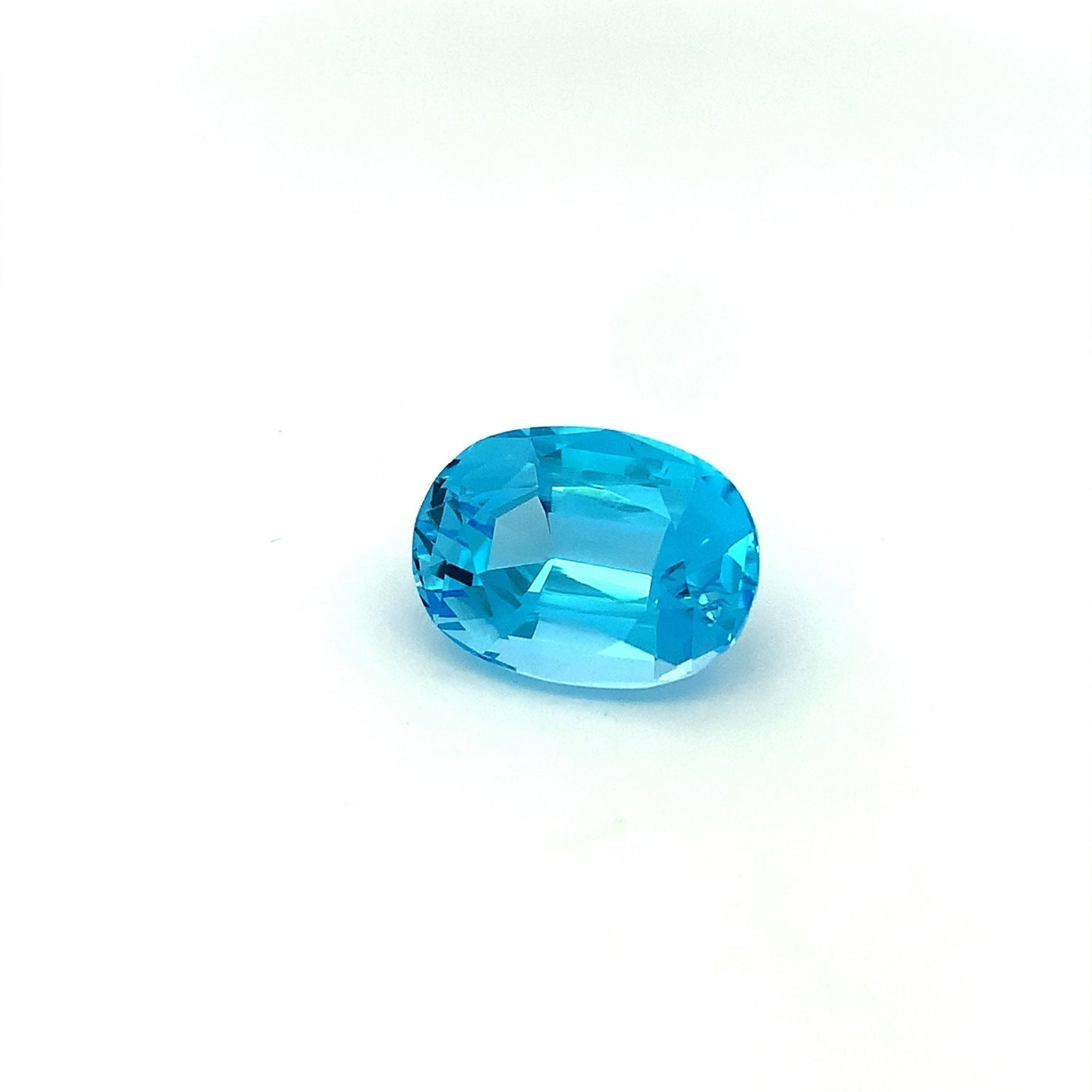 Jewellery Size Swiss Blue Topaz Oval Cut Gemstone - 22.20 Carat: Highlights Supplies for making crafts Materials: Gemstone: Topaz Carat weight: 22.20 Introducing a magnificent Swiss Blue Topaz gemstone. Its oval shape, which sparkles wonderfully, stands for