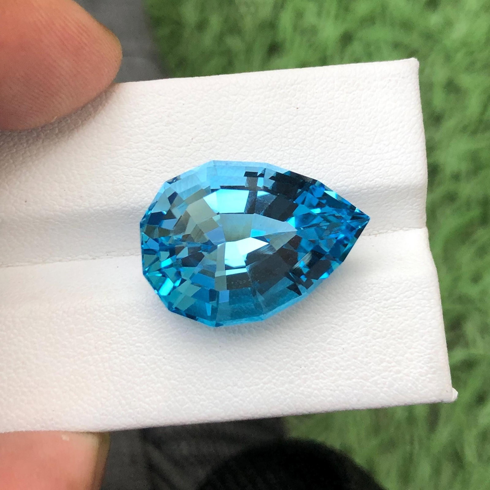 Pendant Size Pear Cut Swiss Blue Topaz Gemstone - 26.950 Carat - 4