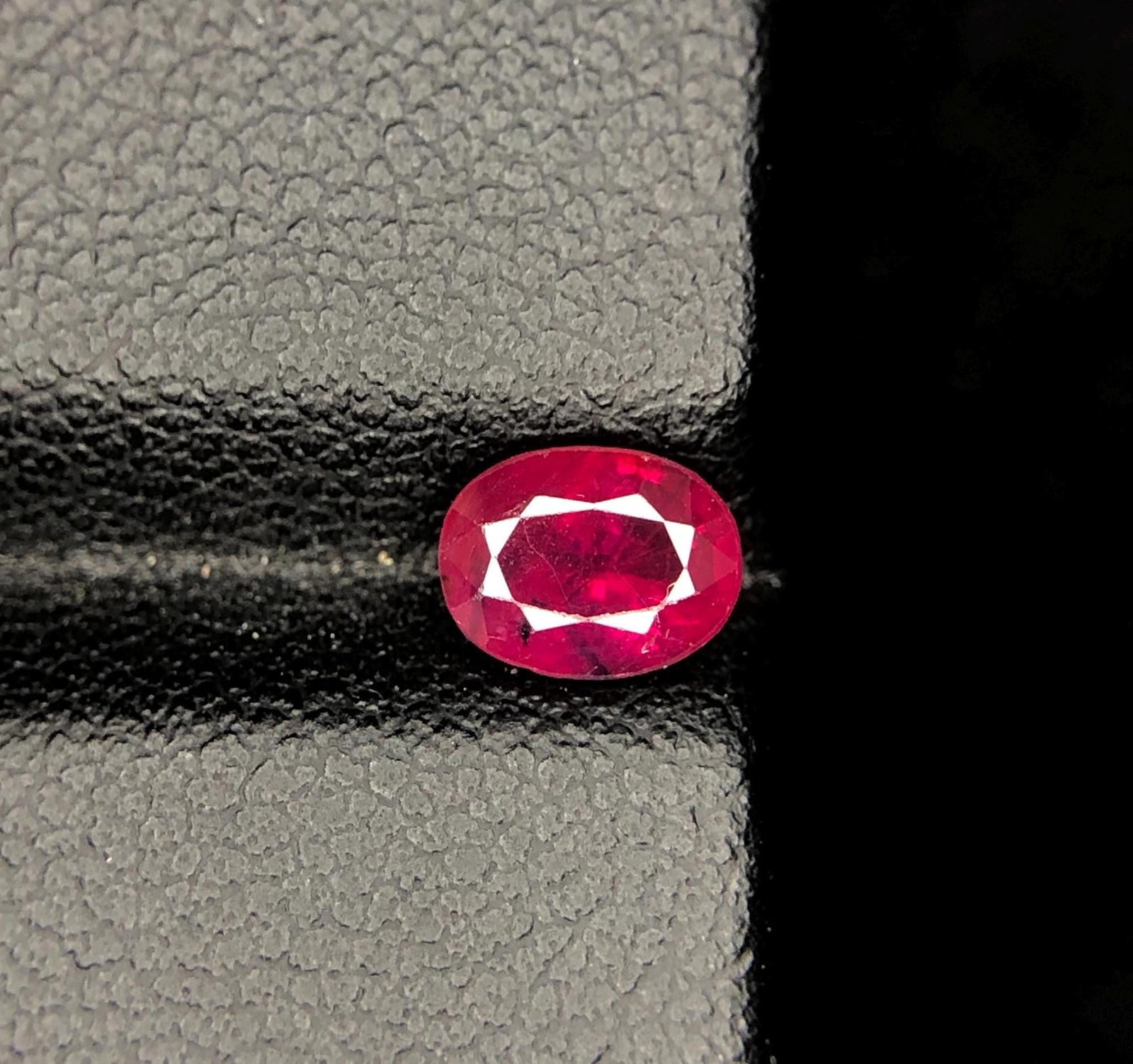Vivid Red Ruby Gemstone: 1 Carat Oval Mozambique Ruby - 3