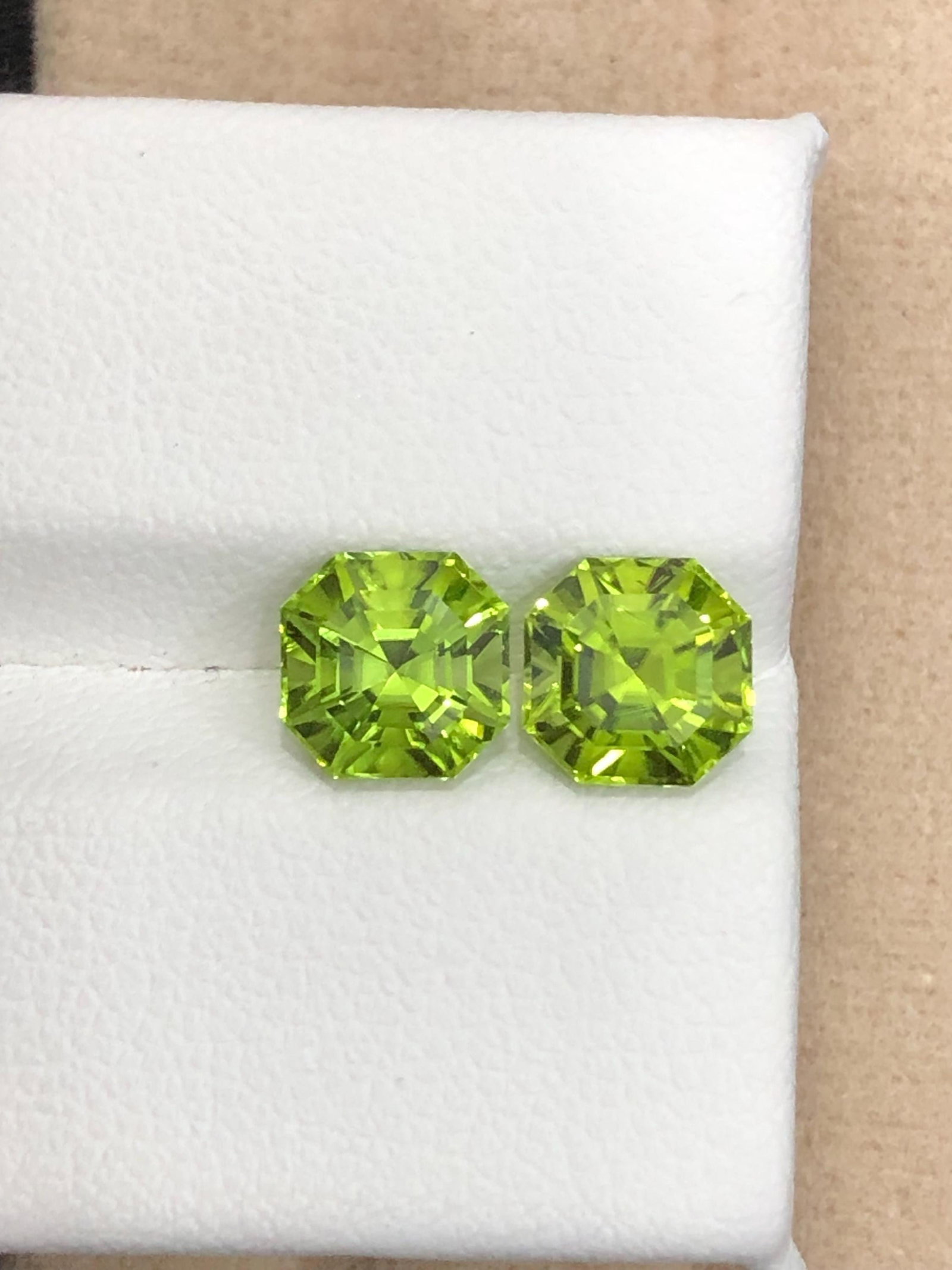 3.62 Carat Calibrated Pair Of Natural Peridot Asscher Gemstone For Earrings: Highlights Supplies for making crafts Materials: Gemstone: Peridot Carat weight: 3.62 Gemology: * Weight : 3.62 carat * Dimension : 6.7*6.7*5.6 MM * Color : Green * Clarity : VVS * Shape : Asscher Cut