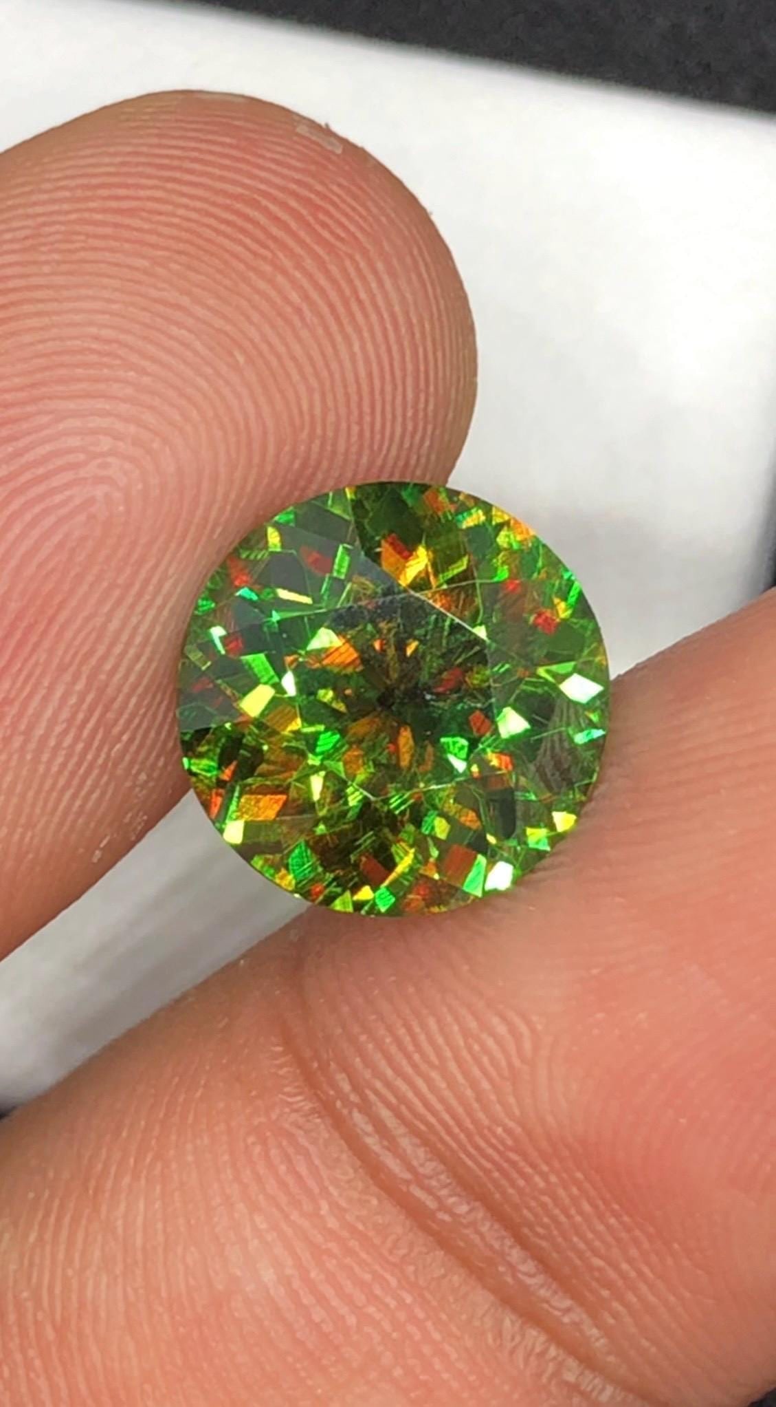 4.65 Carat Natural Brilliant Round Chrome Green Sphene Gemstone, Sparkling Green Skardu Sphene Gem: Highlights Supplies for making crafts Materials: Gemstone: Sphene Carat weight: 5 Specifications: * Gemstone Name: Chrome Green Sphene (Titanite) * Carat Weight: 4.65 Carat * Dimensions:10.8 x 10.8 x 