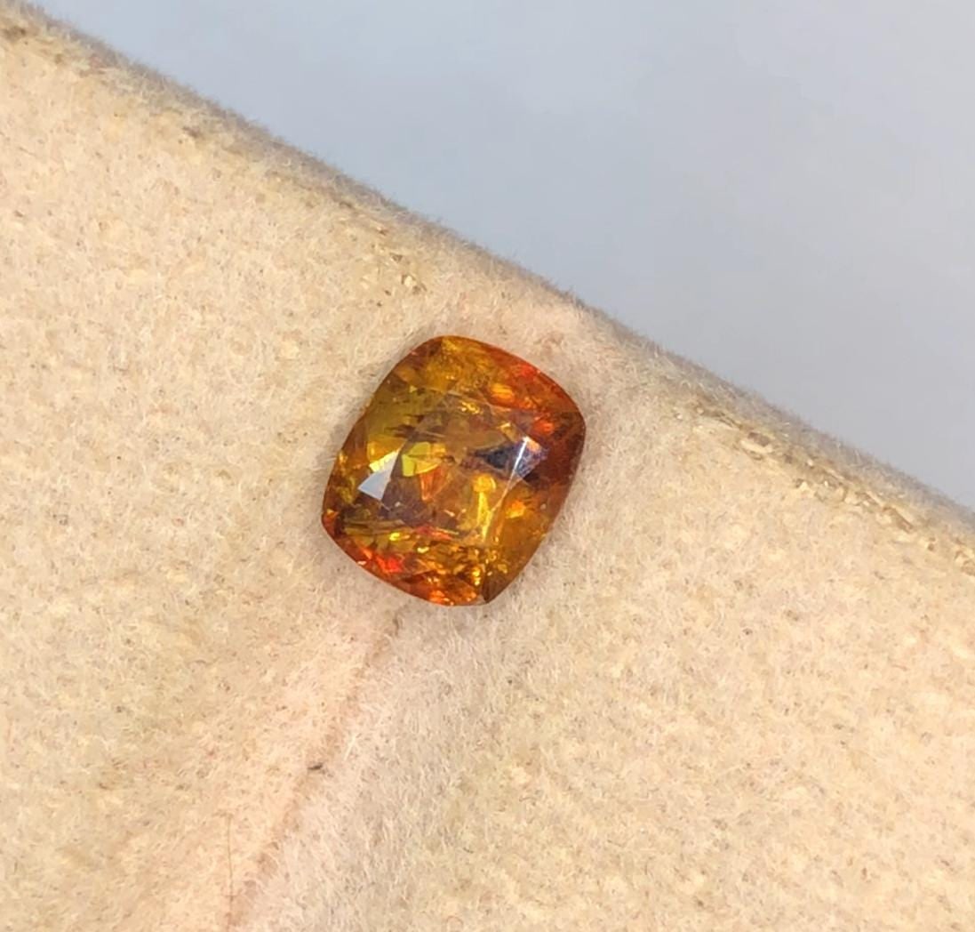 Sparkling Fire Natural Sphene Cushion Cut Loose Gemstone For Ring And Jewellery - 0.95 Carat: Highlights Supplies for making crafts Materials: Gemstone: Sphene Carat weight: 0.95 This product is a gorgeous 0.95 carat loose gemstone made of titaniumite, often known as sphene, which sparkles