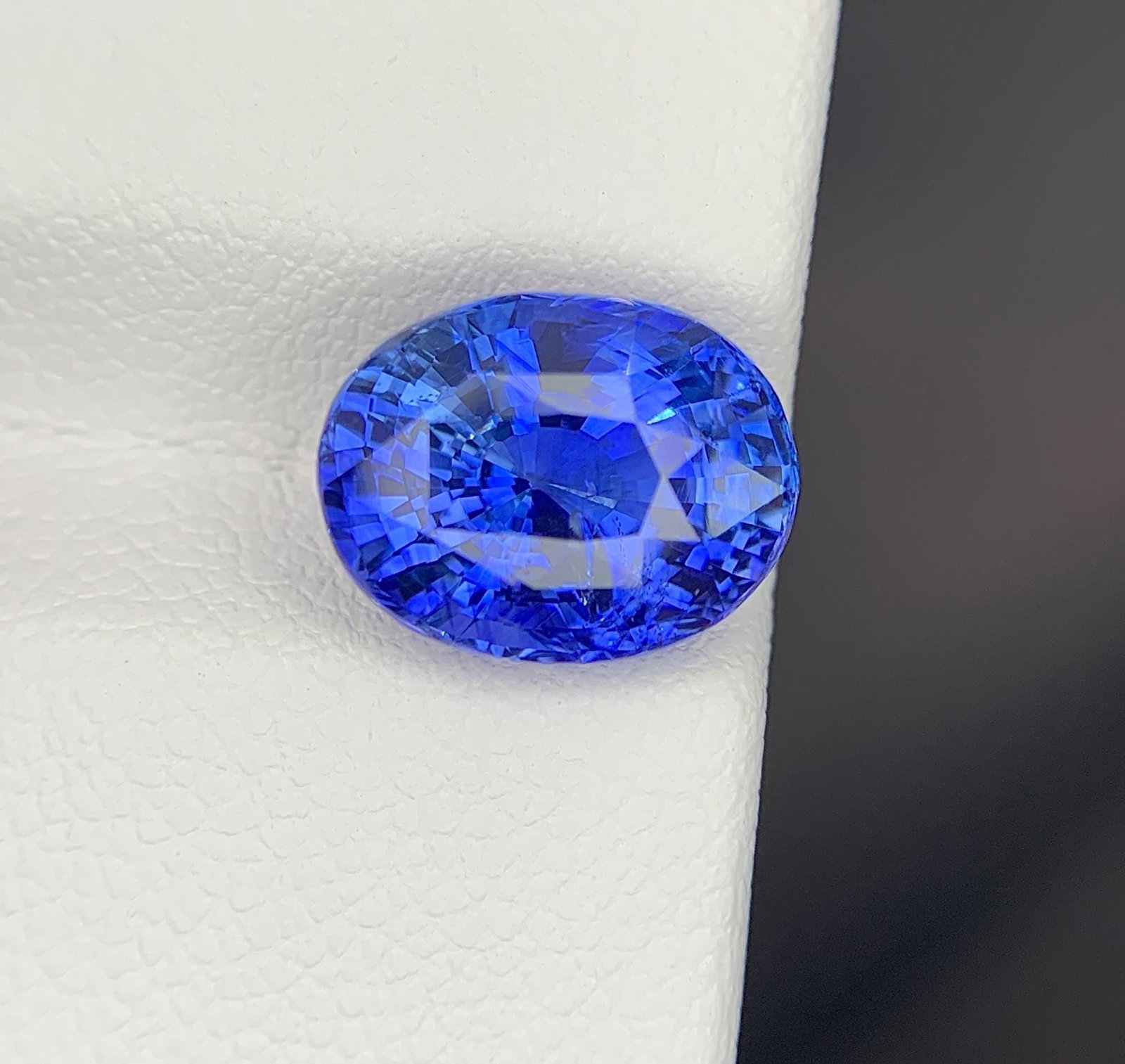 Natural Blue Sapphire: Faceted Oval Cut Gemstone For Jewelry 6.02 CTs (1 of 6)