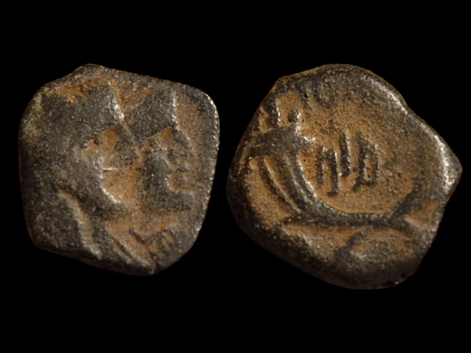 NABATAEAN KINGDOM | ARETAS IV & SHAQILAT BRONZE: Title: NABATAEAN KINGDOM | ARETAS IV & SHAQILAT BRONZE Description: The Historical Narrative: Sovereigns of the Spice Route. Struck during the golden age of Petra, this bronze unit represents the