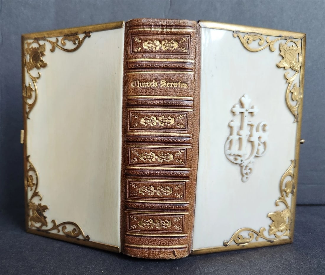 1864 COMMON PRAYER BOOK in ENGLISH antique NICE DECORATIVE BINDING (1 of 9)