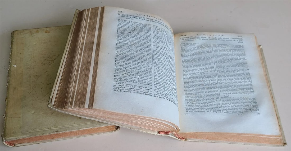 1743 SATYRICON by PETRONIUS antique 2 VOLUMES VELLUM BINDING - 13