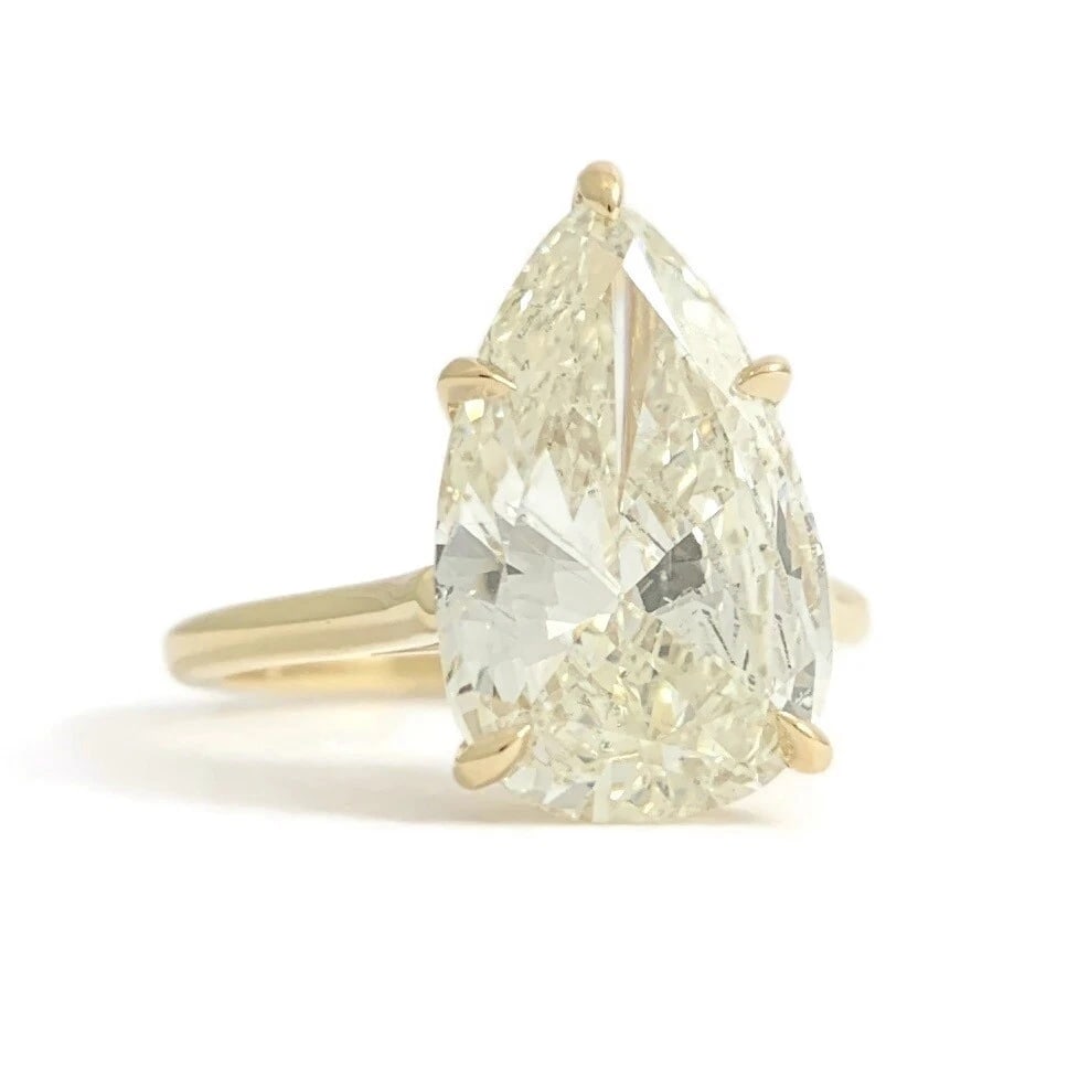 Light Yellow Pear Solitaire Diamond Engagement Ring 14K Yellow Gold, 4.00 CT: Light Yellow Pear Solitaire Diamond Engagement Ring 14K Yellow Gold, 4.00 CT This is a gorgeous diamond engagement ring! Please let us know if you have any questions! Diamonds: 1 pear 4.00 ct, L, I1 M