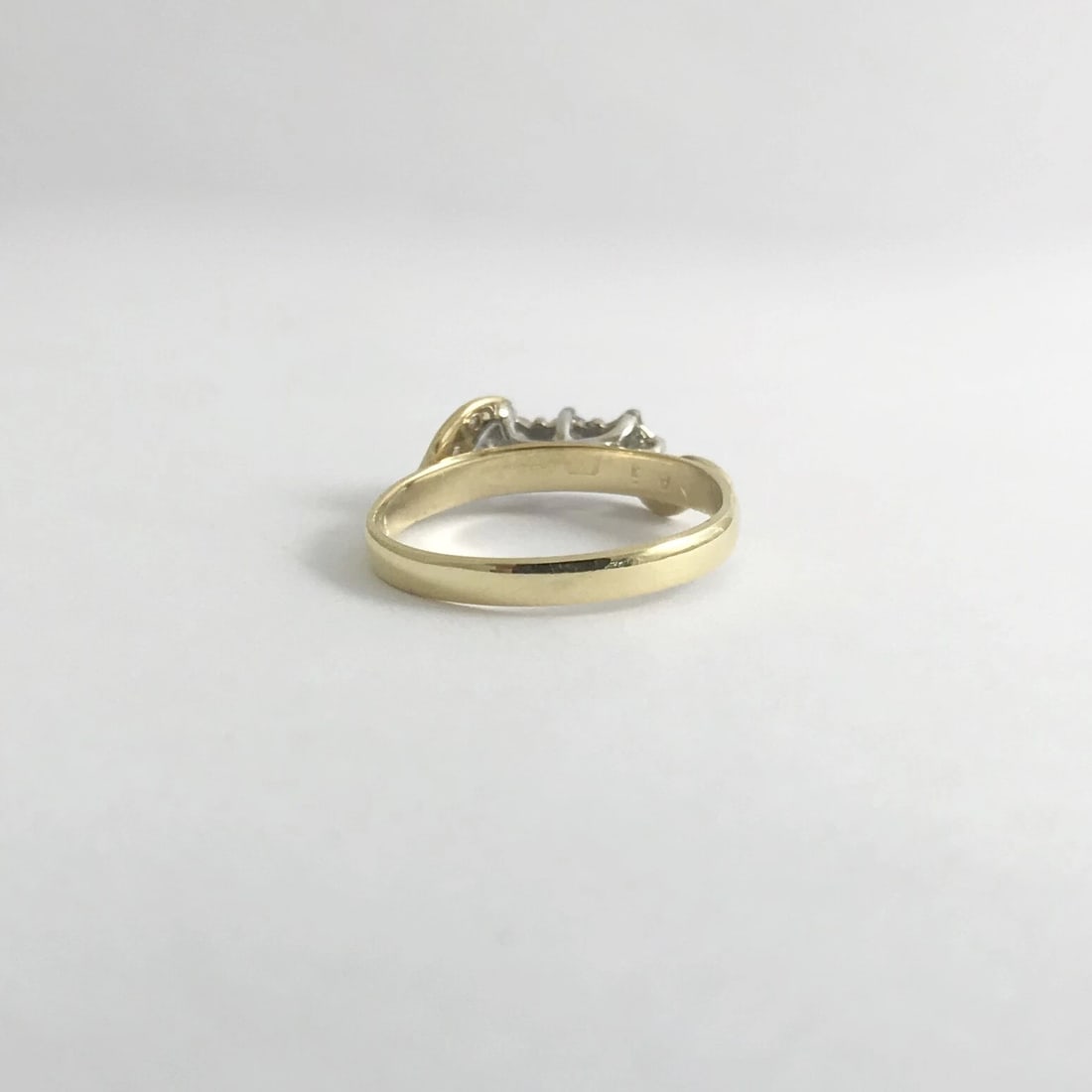 Round 3-Stone Diamond Ring 18K Yellow Gold, .35 CTW, 2.57 Grams - 10