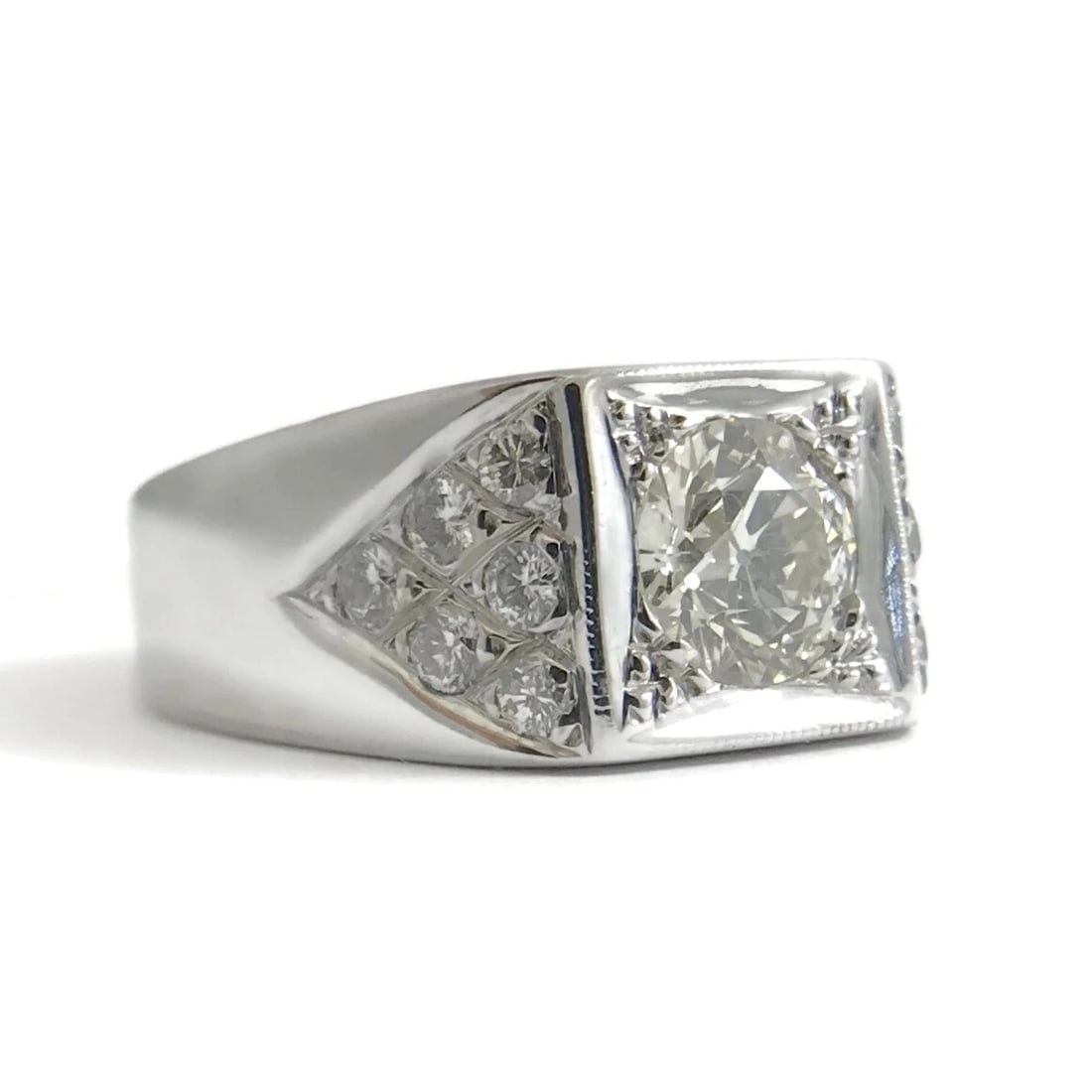 Men's Diamond Flat Top Wedding Band Ring 14K White Gold, 1.36 CTW, 12.66 Grams: Men's Diamond Flat Top Wedding Band Ring 14K White Gold, 1.36 CTW, 12.66 Grams Make a statement with this gorgeous ring. Could be used as a wedding ring or statement ring. Please let us know if you ha