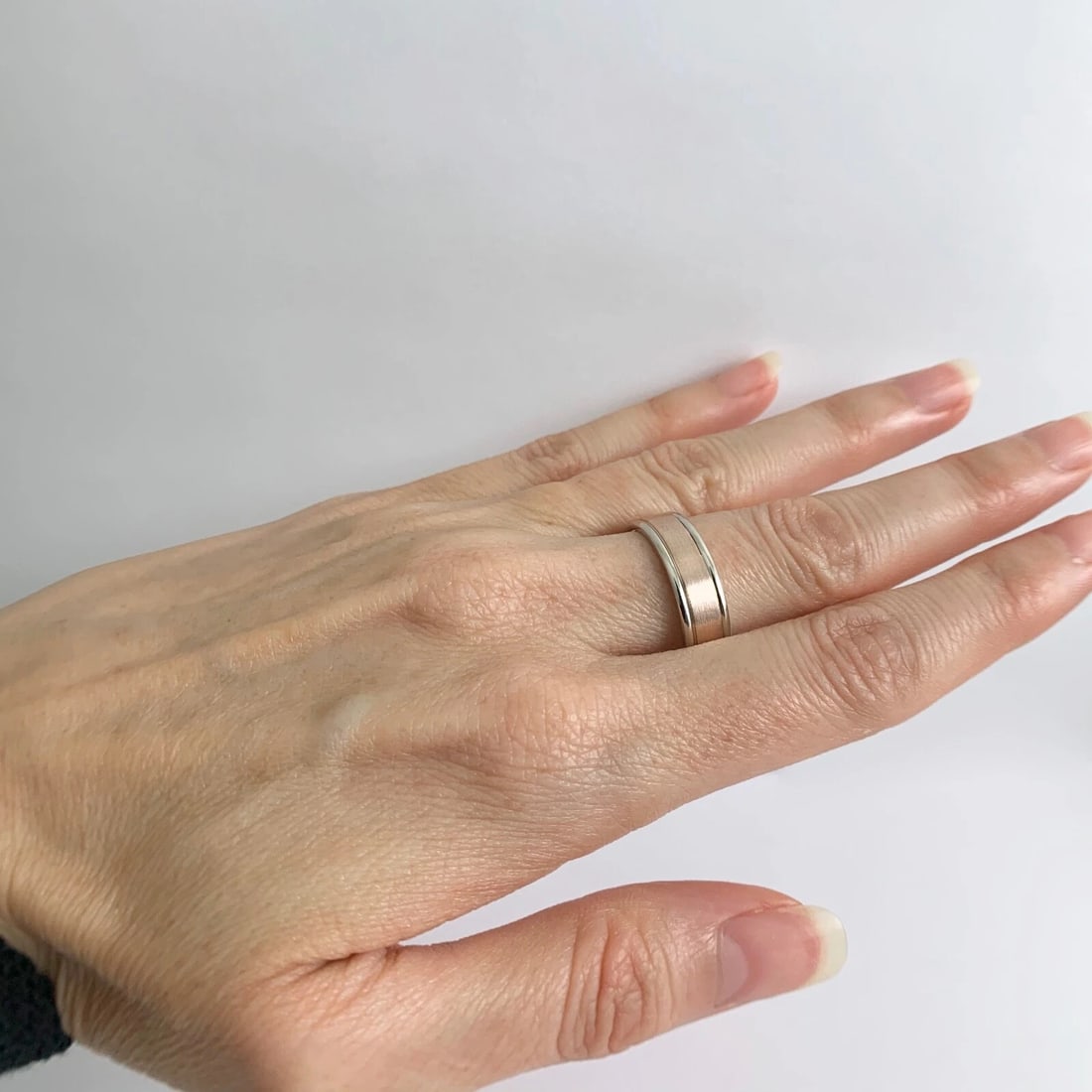 Men's Two-Tone Wedding Band Ring 14K Pink Rose White Gold, Size 9.25, 8.55 Grams - 4