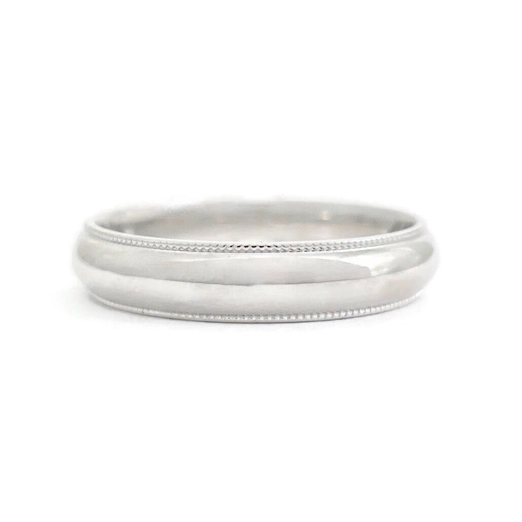 Men's Milgrain Edge Platinum Wedding Band Ring, Size 10.25, 4.5 mm: Men's Milgrain Edge Platinum Wedding Band Ring, Size 10.25, 4.5 mm This is a classic wedding band ring. Please let us know if you have any questions. Metal: platinum Weight: 8.23 grams Stamped: PLAT S