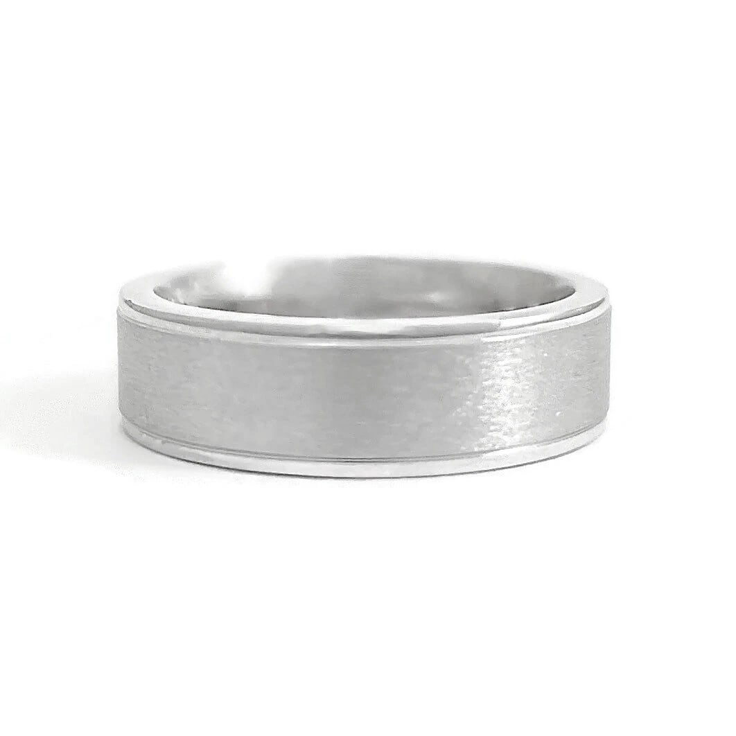 Men's Satin Finish Beveled Edge Wedding Band Ring 14K White Gold, Size 7.5, 6 mm: Men's Satin Finish Beveled Edge Wedding Band Ring 14K White Gold, Size 7.5, 6 mm This is a classic wedding band ring. Please let us know if you have any questions. Metal: 14K white gold Weight: 8.75