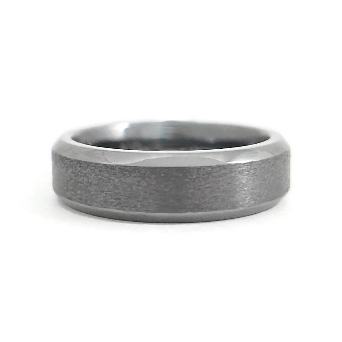 Men's Dark Grey Beveled Edge Satin Wedding Band Ring Tantalum, Size 9, 6 mm: Men's Dark Grey Beveled Edge Satin Wedding Band Ring Tantalum, Size 9, 6 mm This is a unique wedding band ring. Please let us know if you have any questions. Brand: Triton Metal: tantalum Weight: